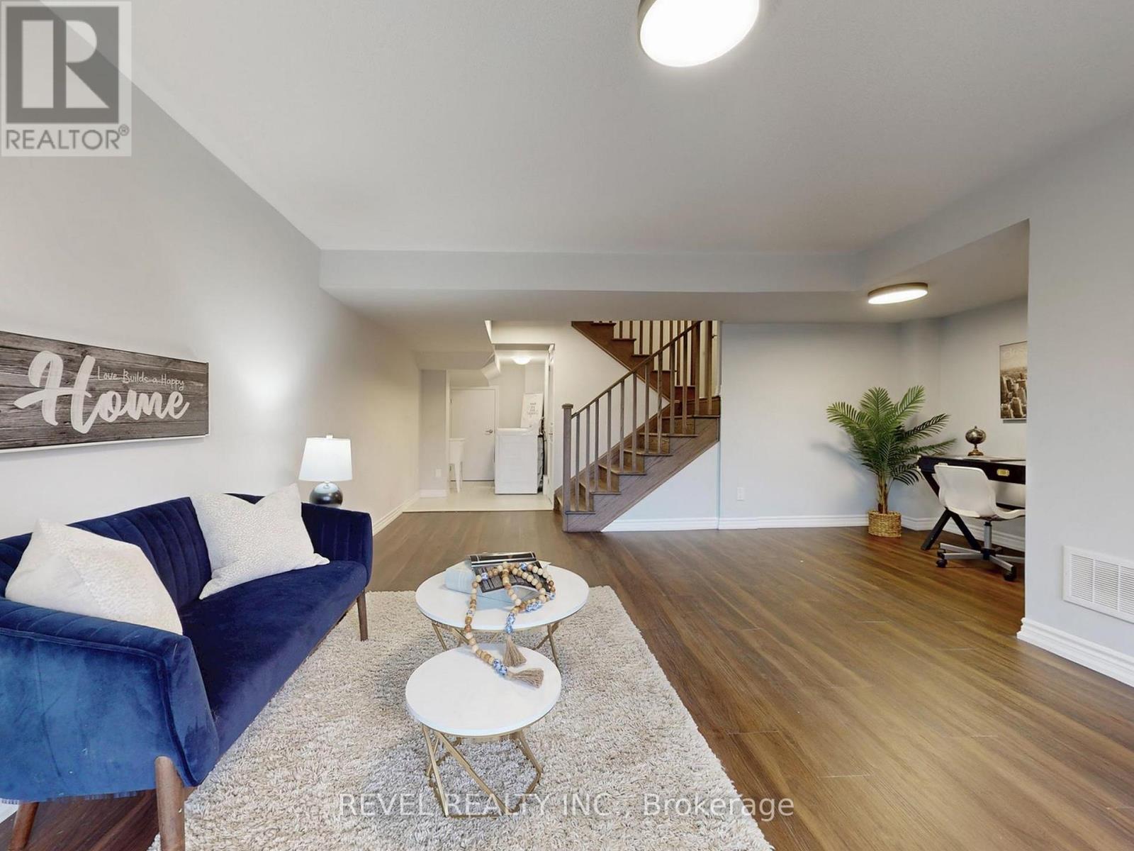 4 Paradise Way, Whitby (Rolling Acres), ON - Indoor Photo Showing Living Room