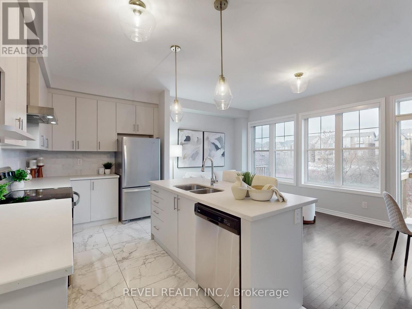 4 Paradise Way, Whitby (Rolling Acres), ON - Indoor Photo Showing Kitchen With Stainless Steel Kitchen With Double Sink With Upgraded Kitchen