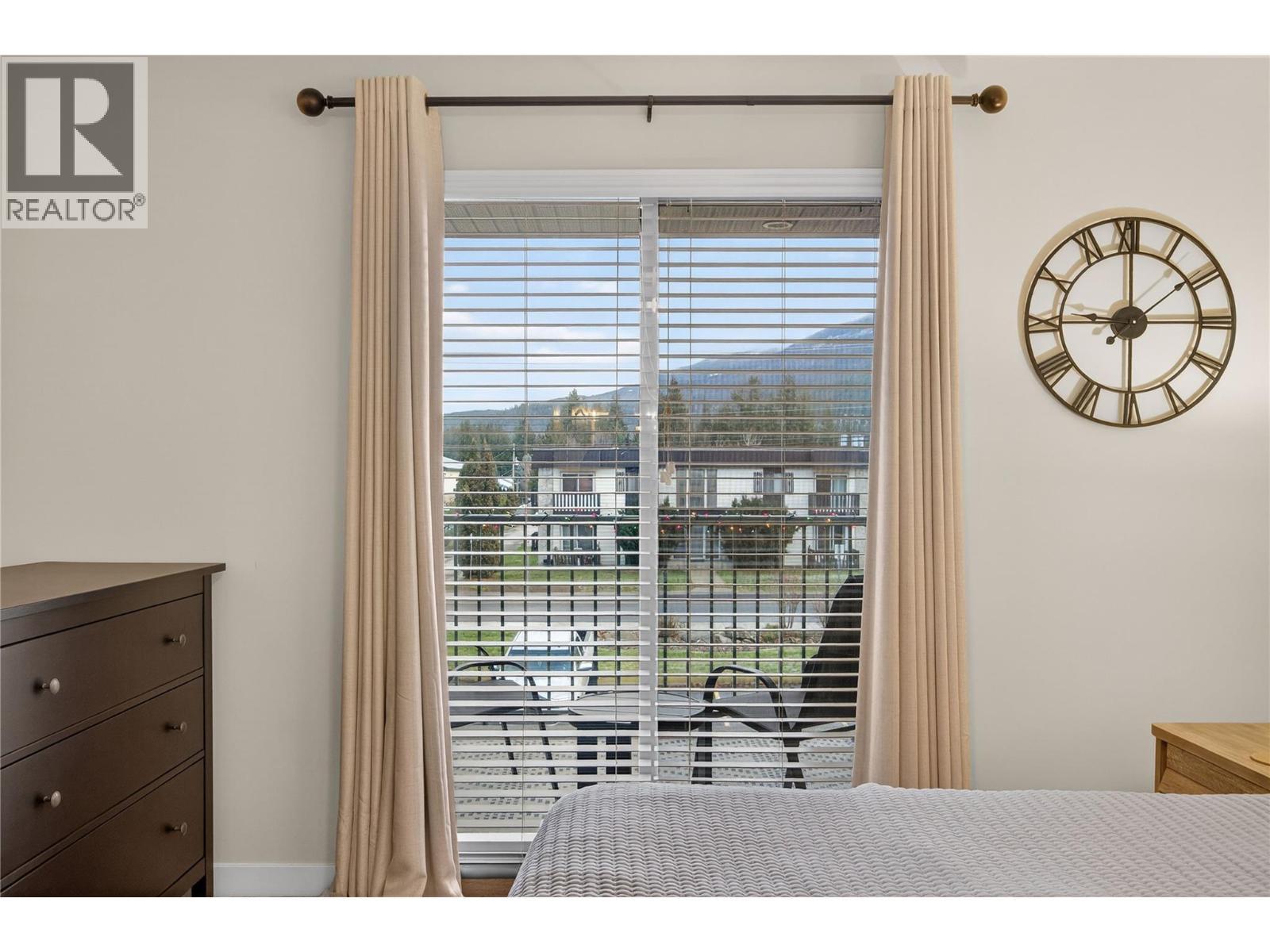 1002 Riverside Avenue Unit# 206, Sicamous, BC - Indoor Photo Showing Bedroom