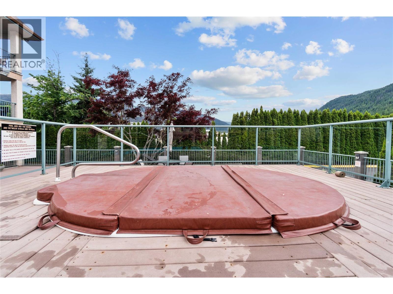 1002 Riverside Avenue Unit# 206, Sicamous, BC - Outdoor