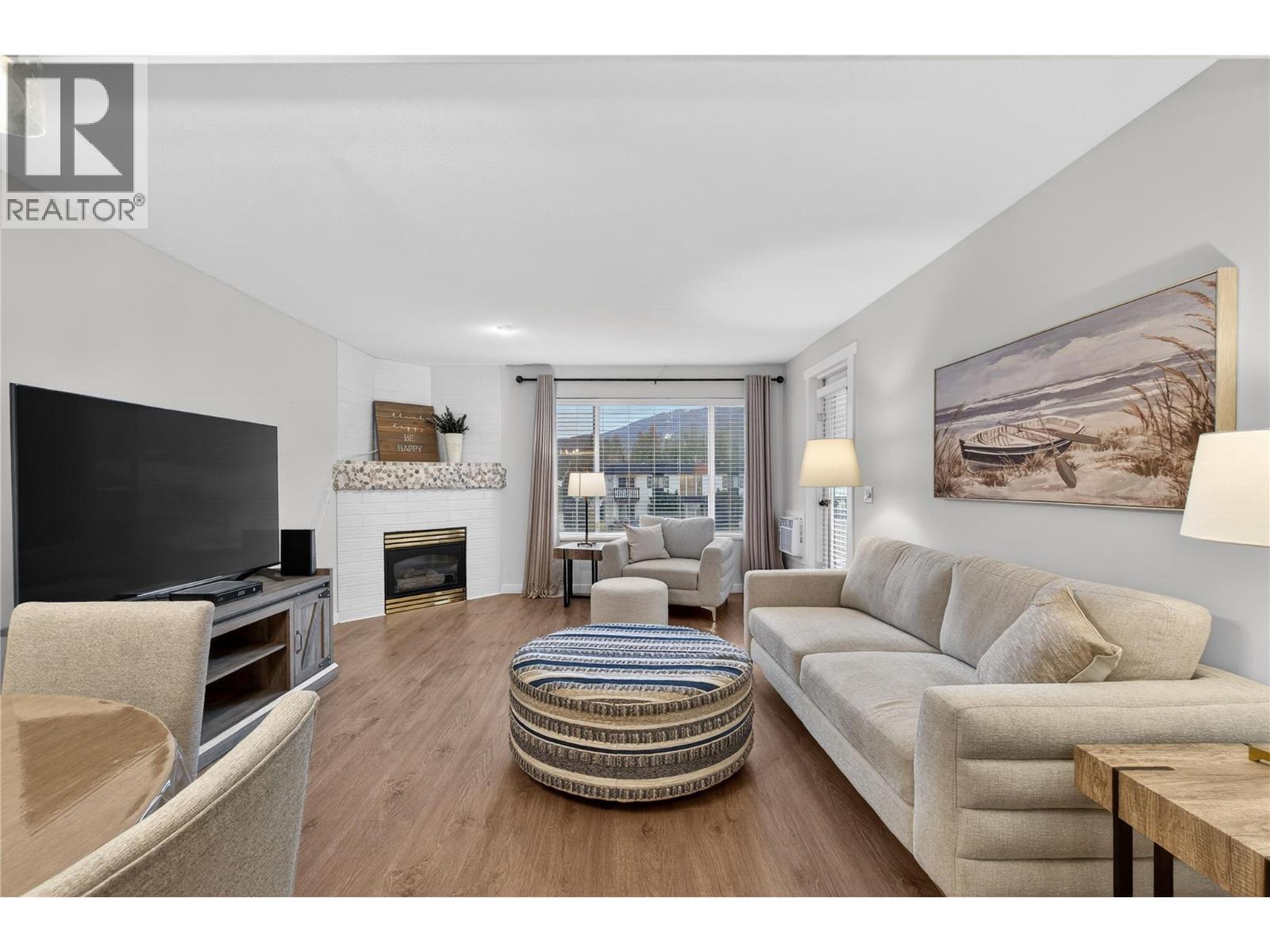 1002 Riverside Avenue Unit# 206, Sicamous, BC - Indoor Photo Showing Living Room With Fireplace