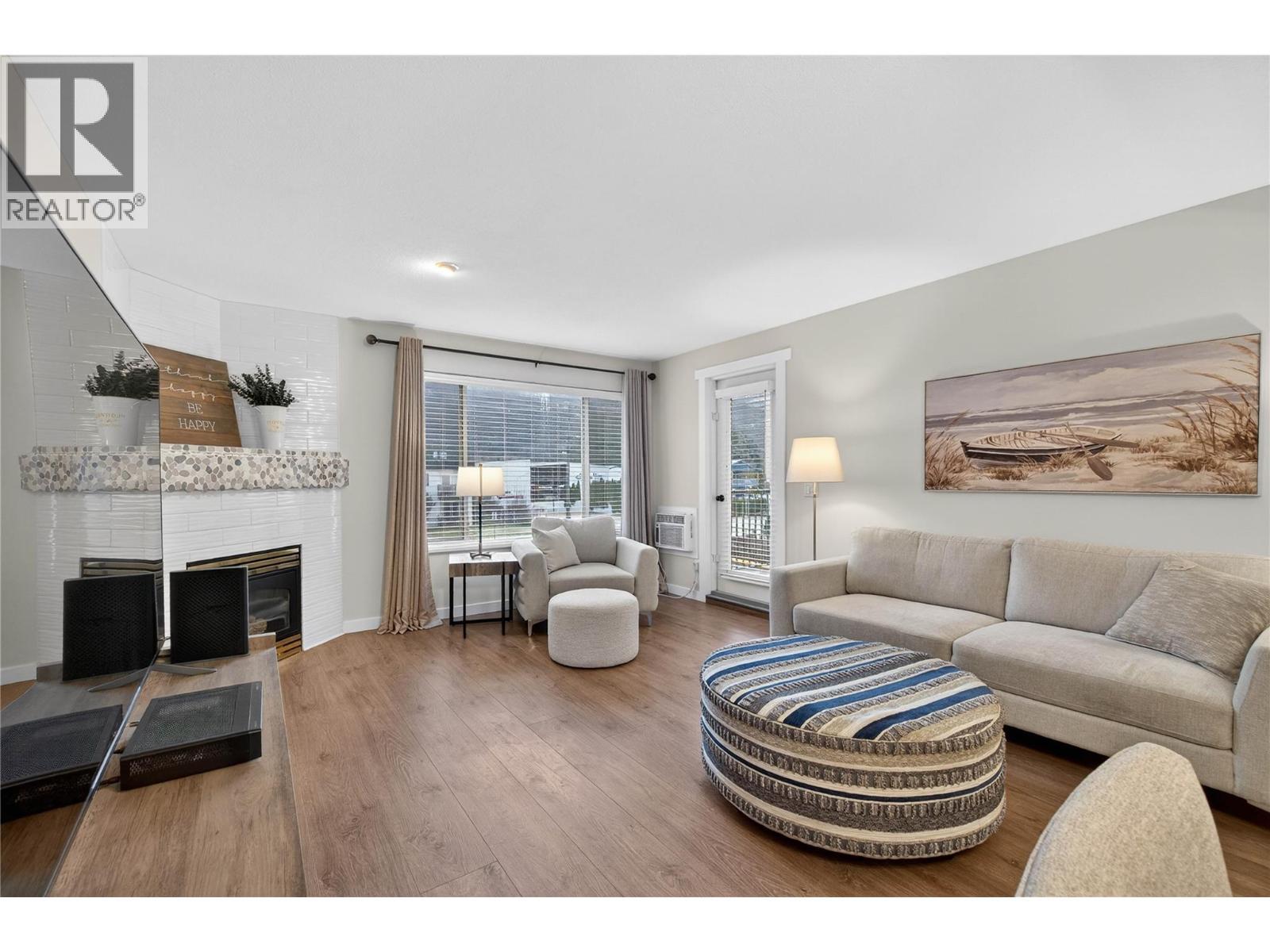 1002 Riverside Avenue Unit# 206, Sicamous, BC - Indoor Photo Showing Living Room With Fireplace
