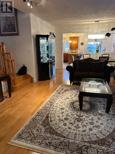 Main - 531 Reeves Way Boulevard, Whitchurch-Stouffville, ON - Indoor Photo Showing Living Room