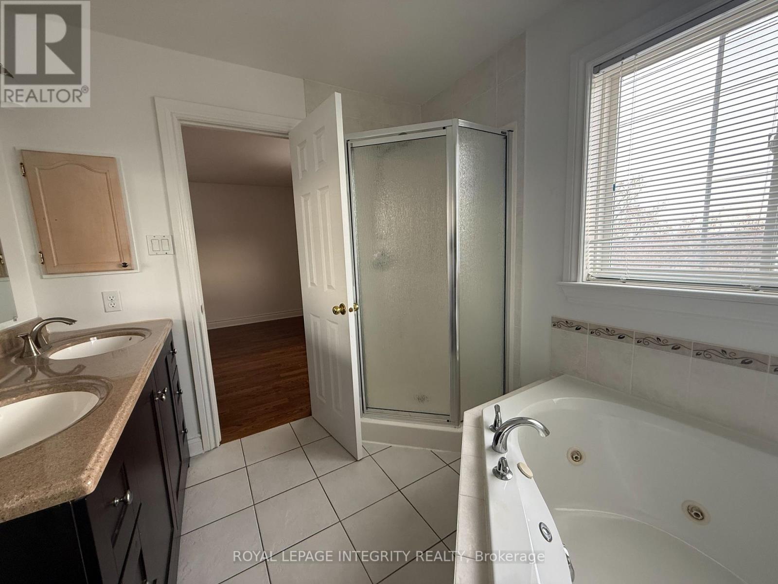 72 Castle Glen Crescent E, Ottawa, ON - Indoor Photo Showing Bathroom