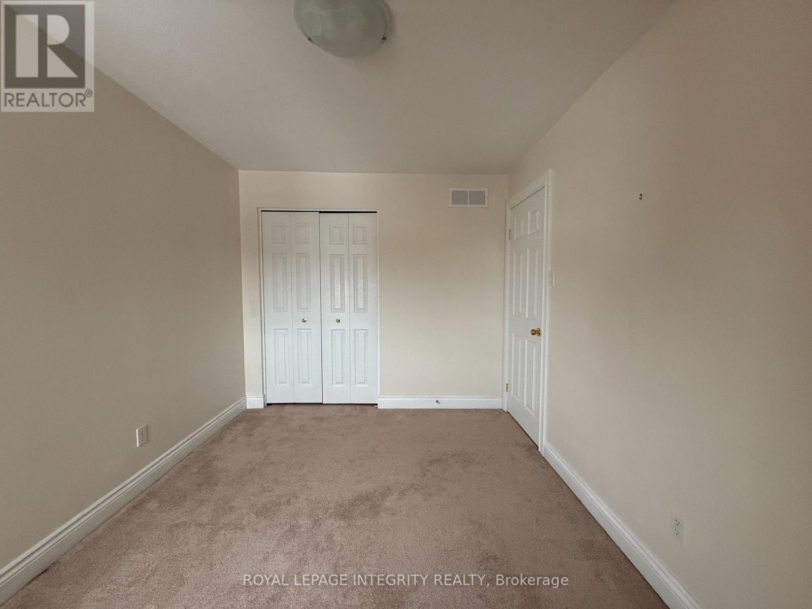 72 Castle Glen Crescent E, Ottawa, ON - Indoor Photo Showing Other Room