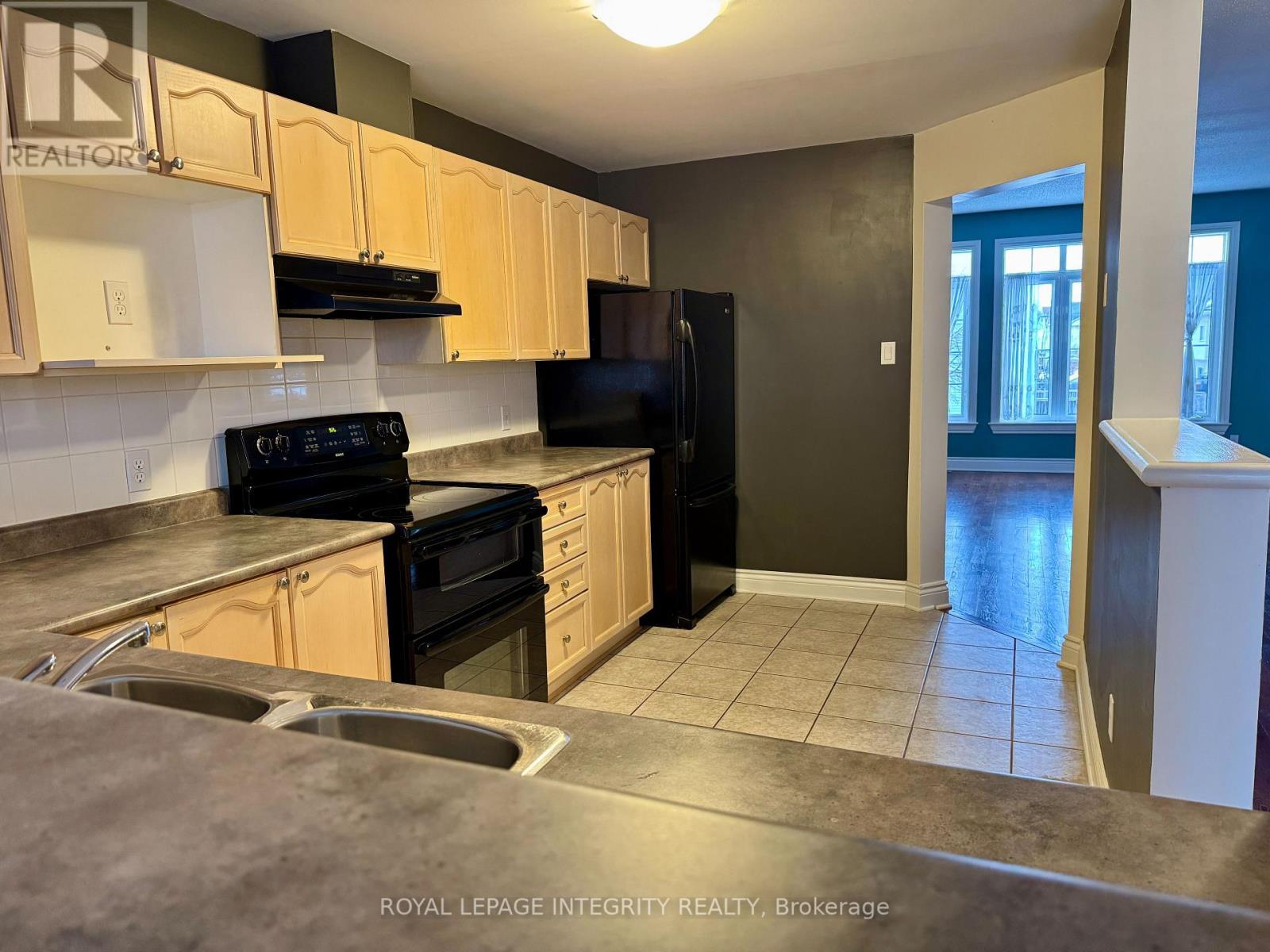 72 Castle Glen Crescent E, Ottawa, ON - Indoor Photo Showing Kitchen