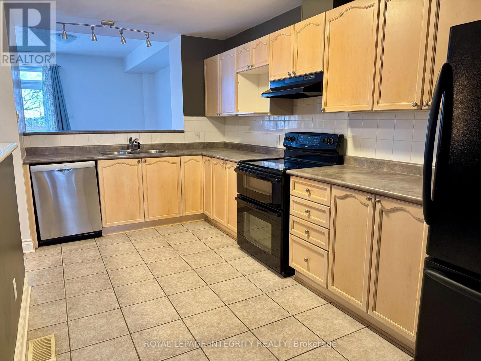 72 Castle Glen Crescent E, Ottawa, ON - Indoor Photo Showing Kitchen With Double Sink