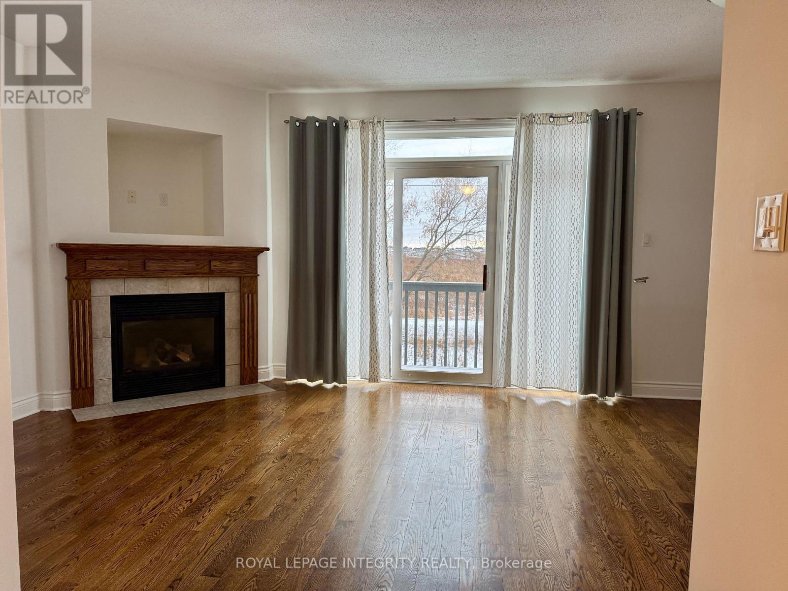 72 Castle Glen Crescent E, Ottawa, ON - Indoor Photo Showing Living Room With Fireplace