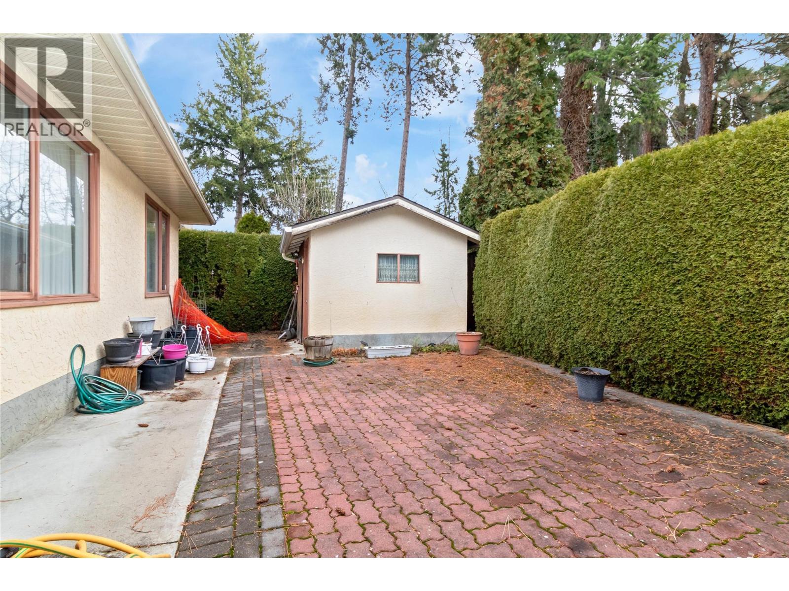 624 Cassiar Crescent, Kelowna, BC - Outdoor With Exterior