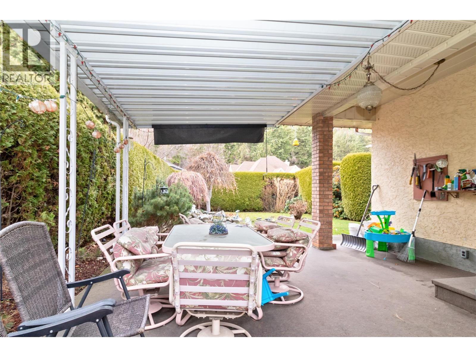 624 Cassiar Crescent, Kelowna, BC - Outdoor With Exterior