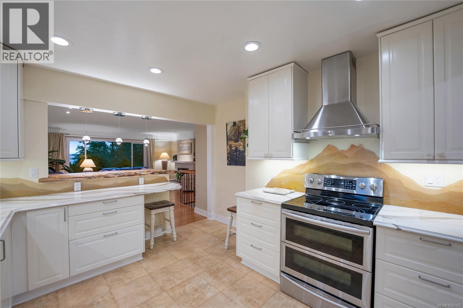 2229 Arbutus Rd, Saanich, BC - Indoor Photo Showing Kitchen