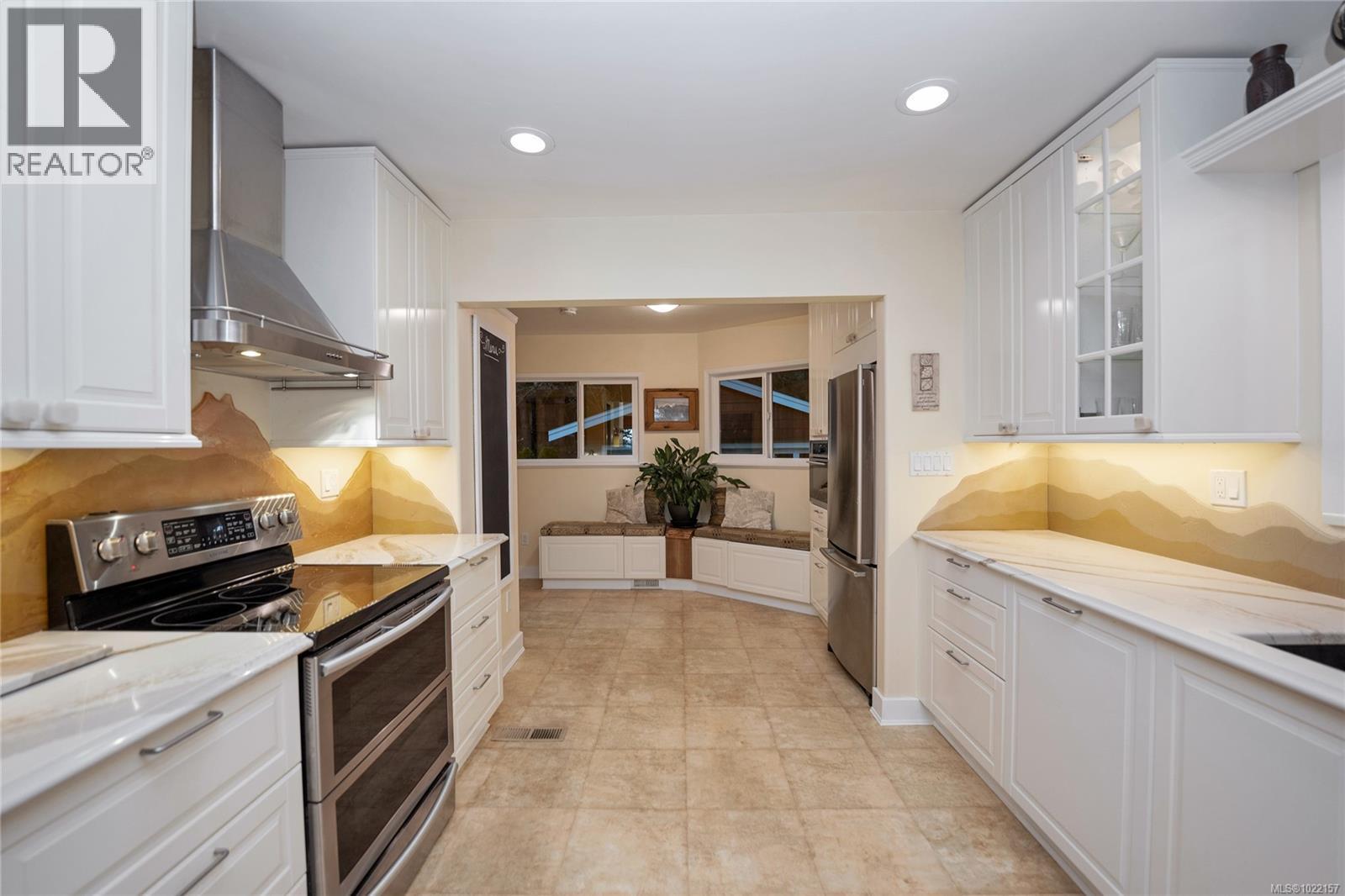 2229 Arbutus Rd, Saanich, BC - Indoor Photo Showing Kitchen