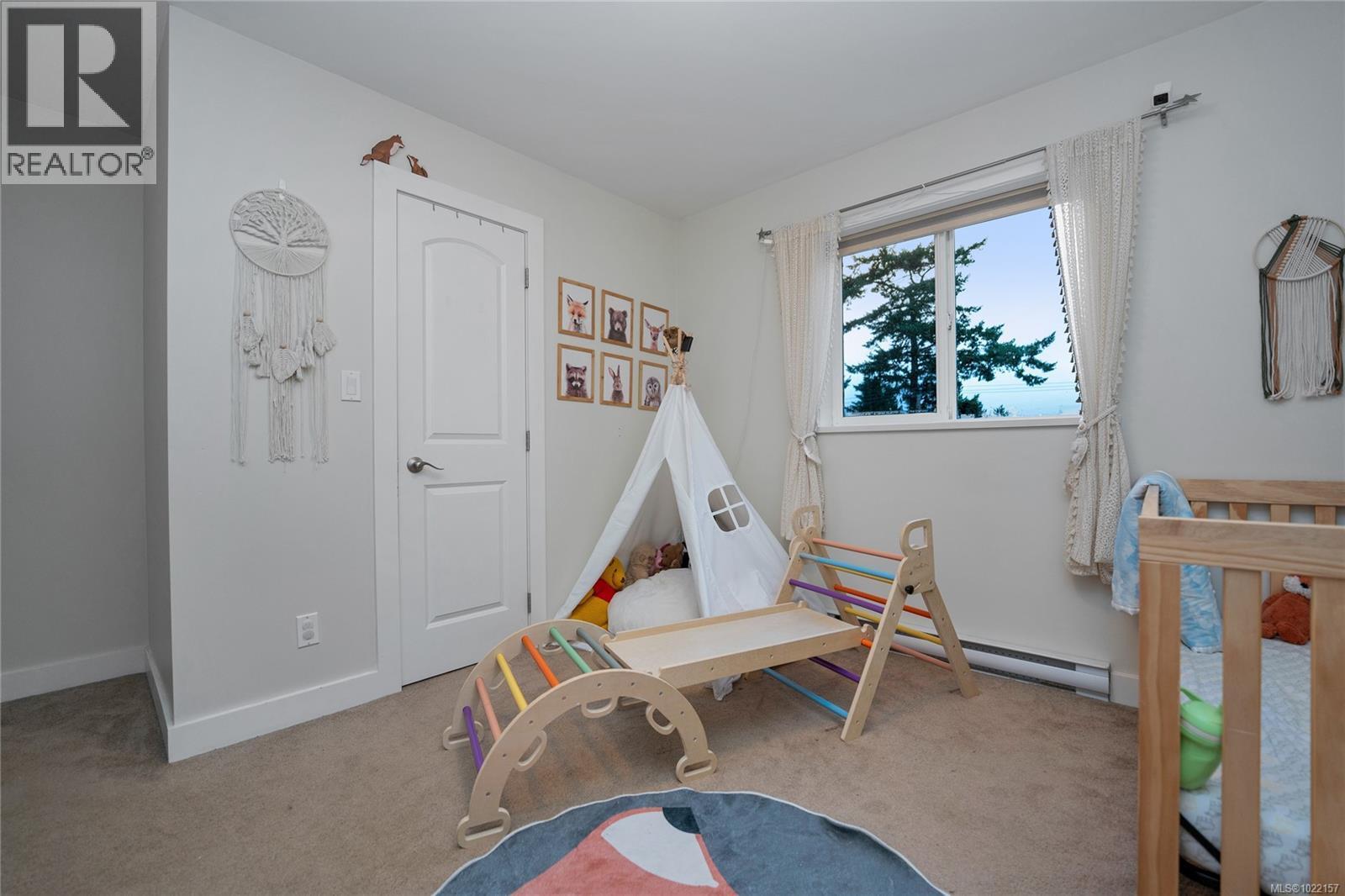 Cottage bedroom 1 - 2229 Arbutus Rd, Saanich, BC - Indoor