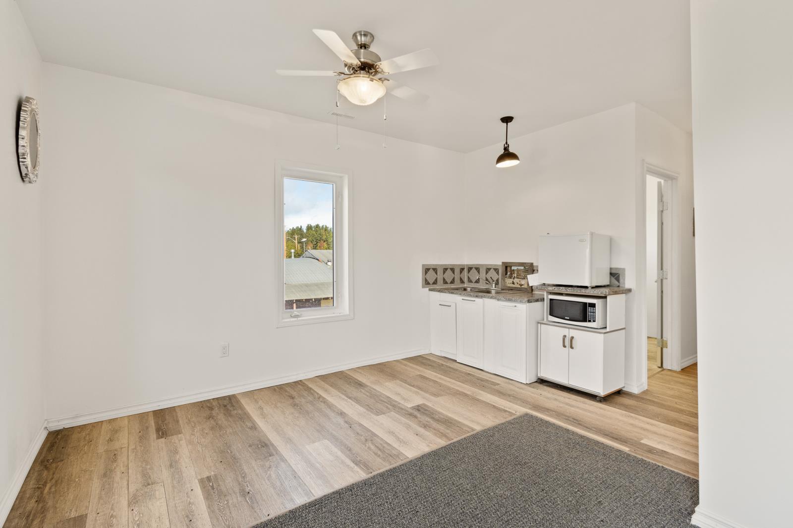 102 2 Avenue, Winfield, AB