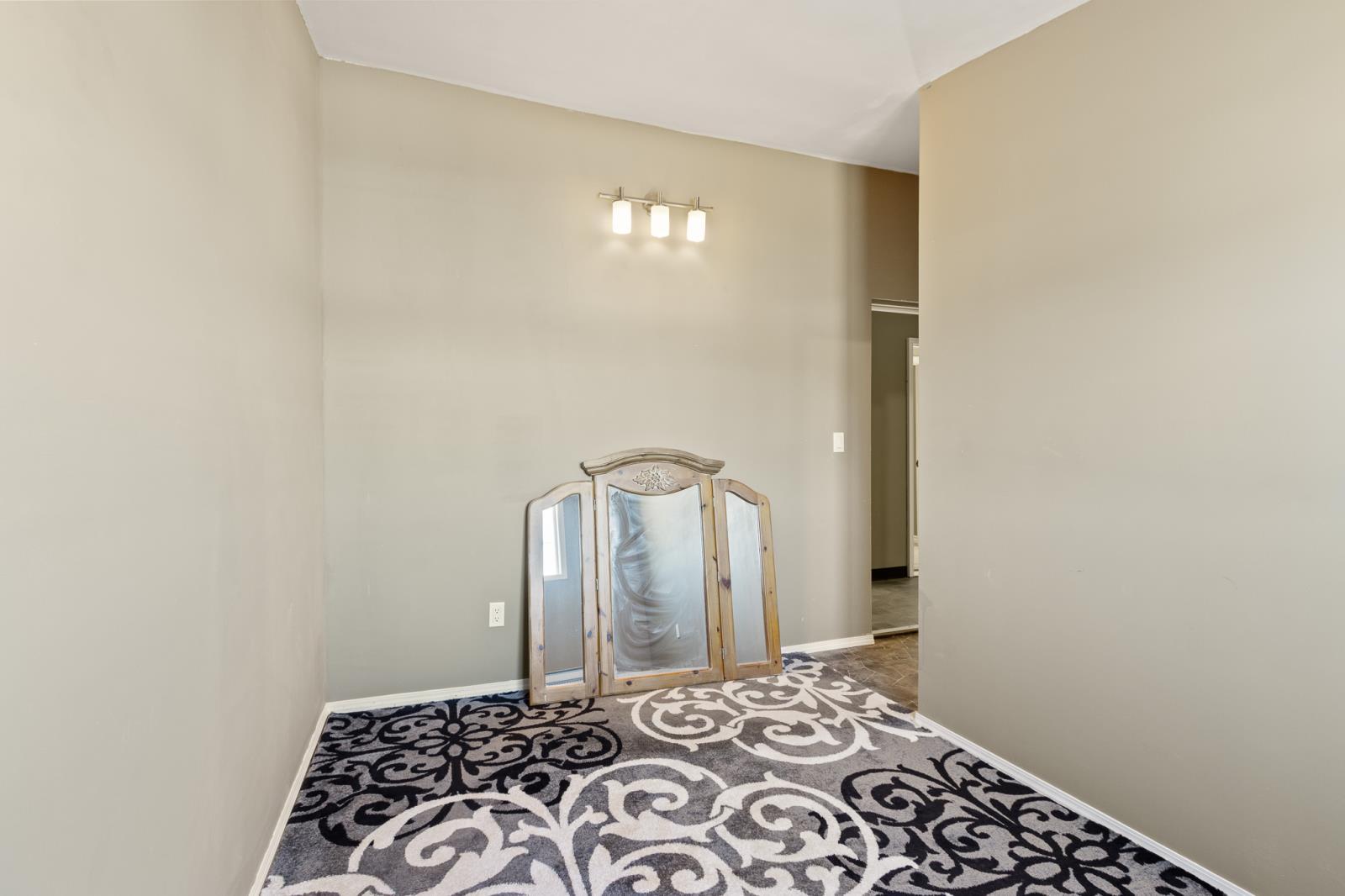 102 2 Avenue, Winfield, AB