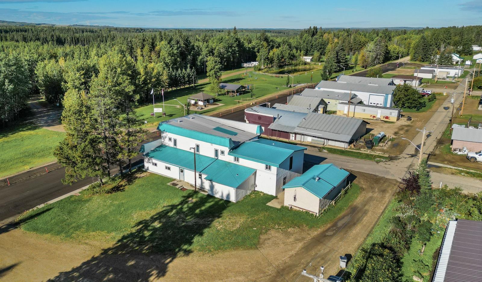 102 2 Avenue, Winfield, AB