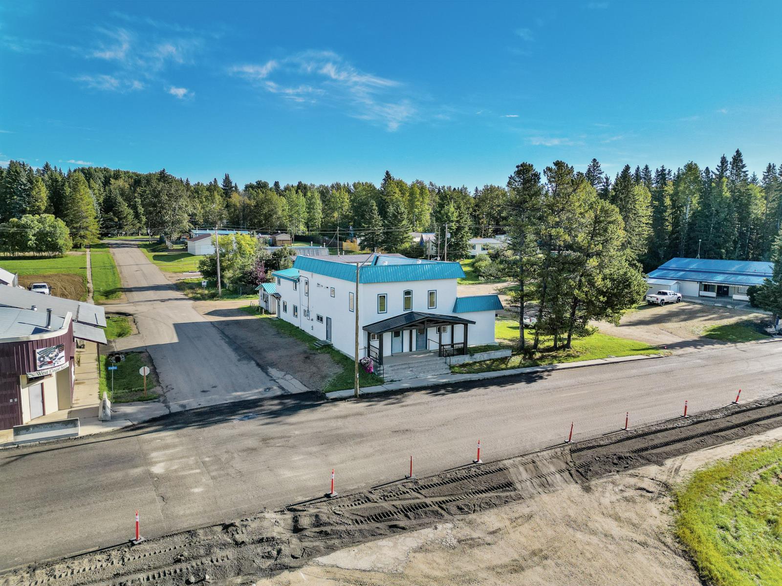 102 2 Avenue, Winfield, AB