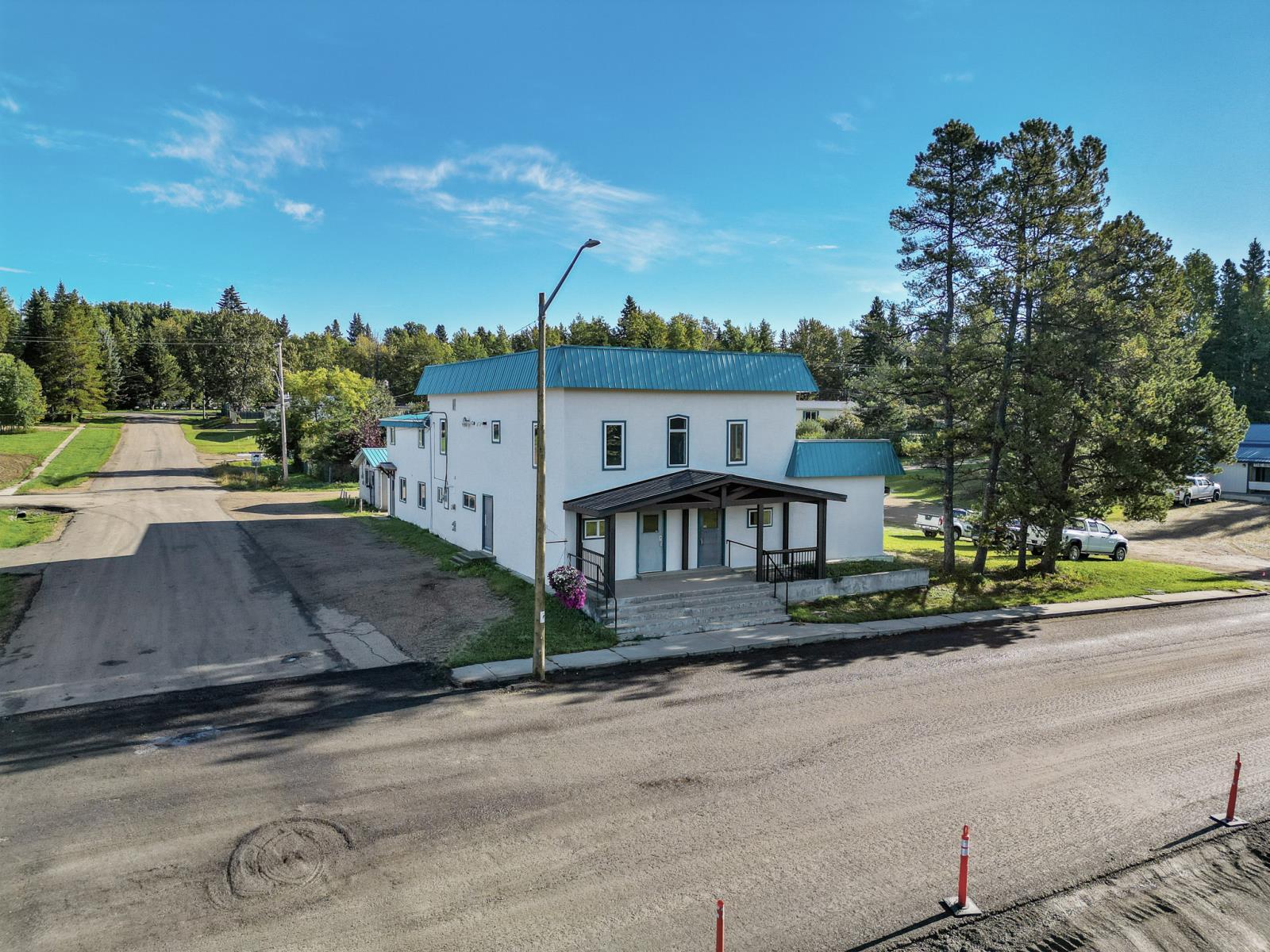 102 2 Avenue, Winfield, AB