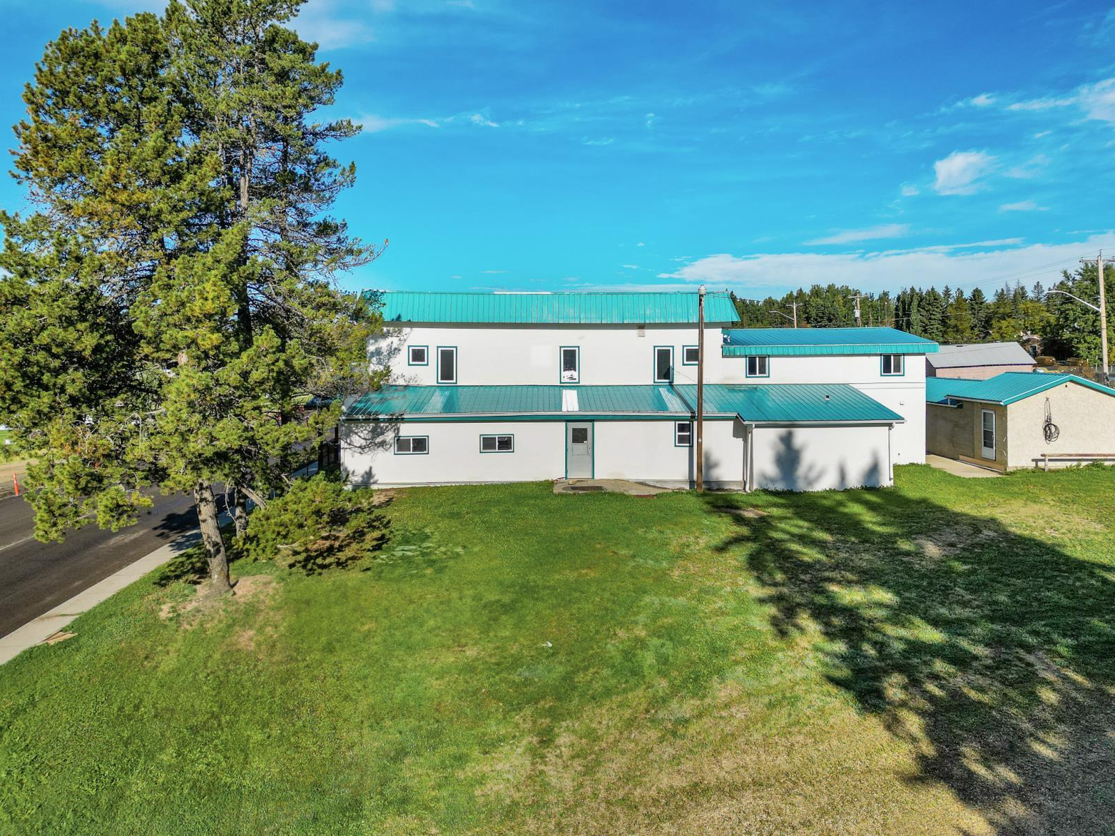 102 2 Avenue, Winfield, AB
