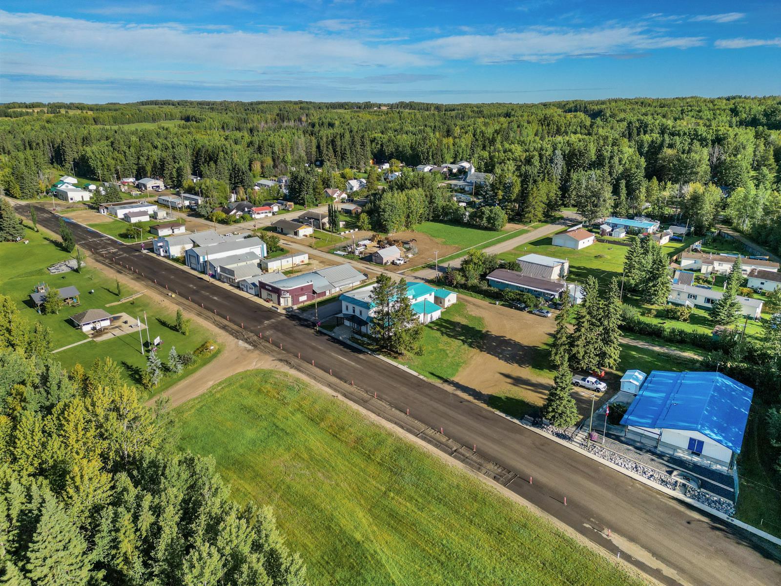 102 2 Avenue, Winfield, AB