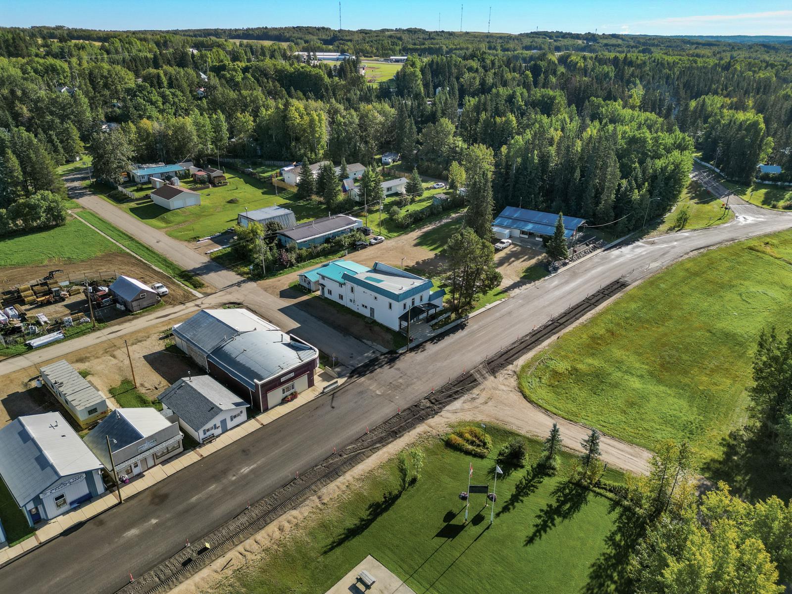 102 2 Avenue, Winfield, AB