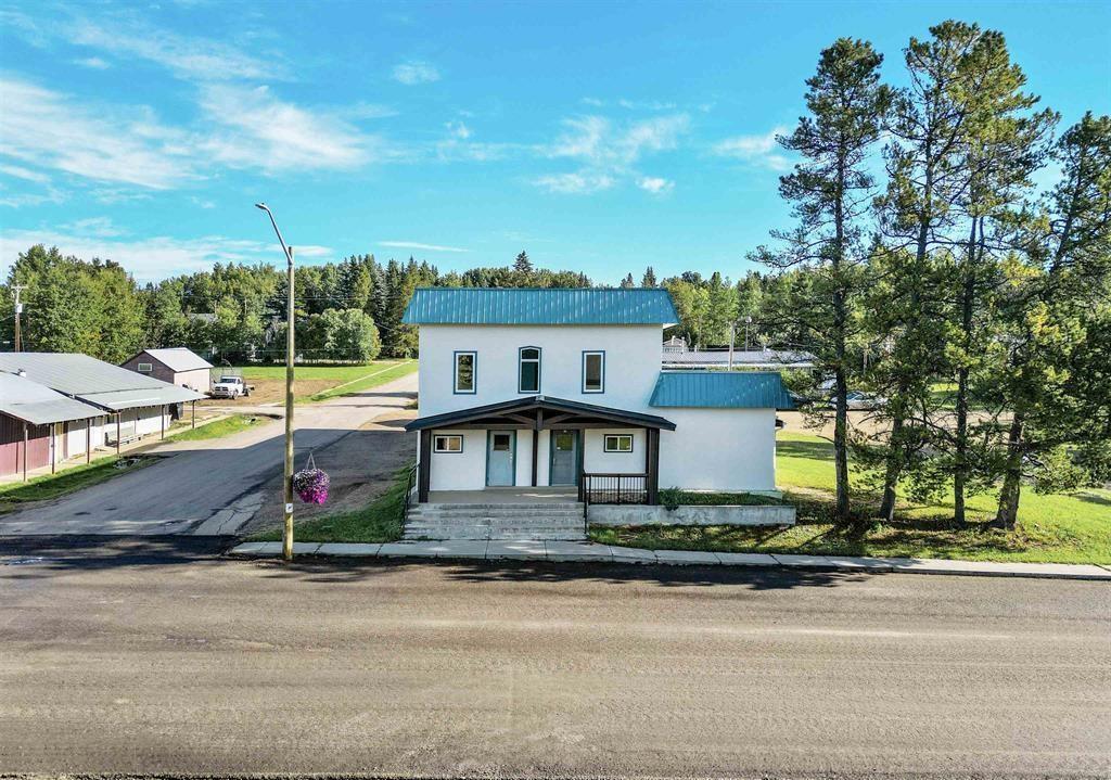 102 2 Avenue, Winfield, AB