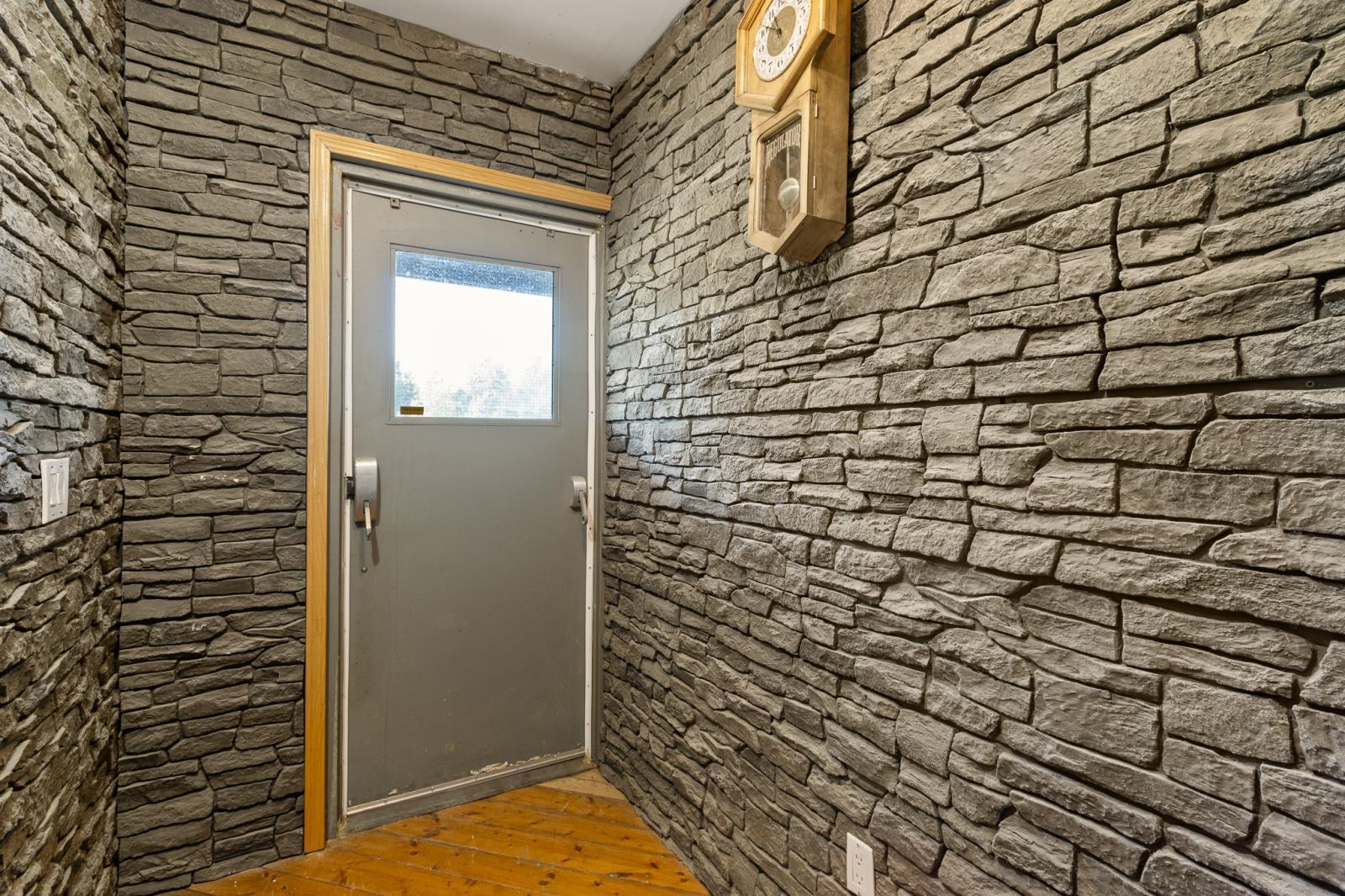 102 2 Avenue, Winfield, AB