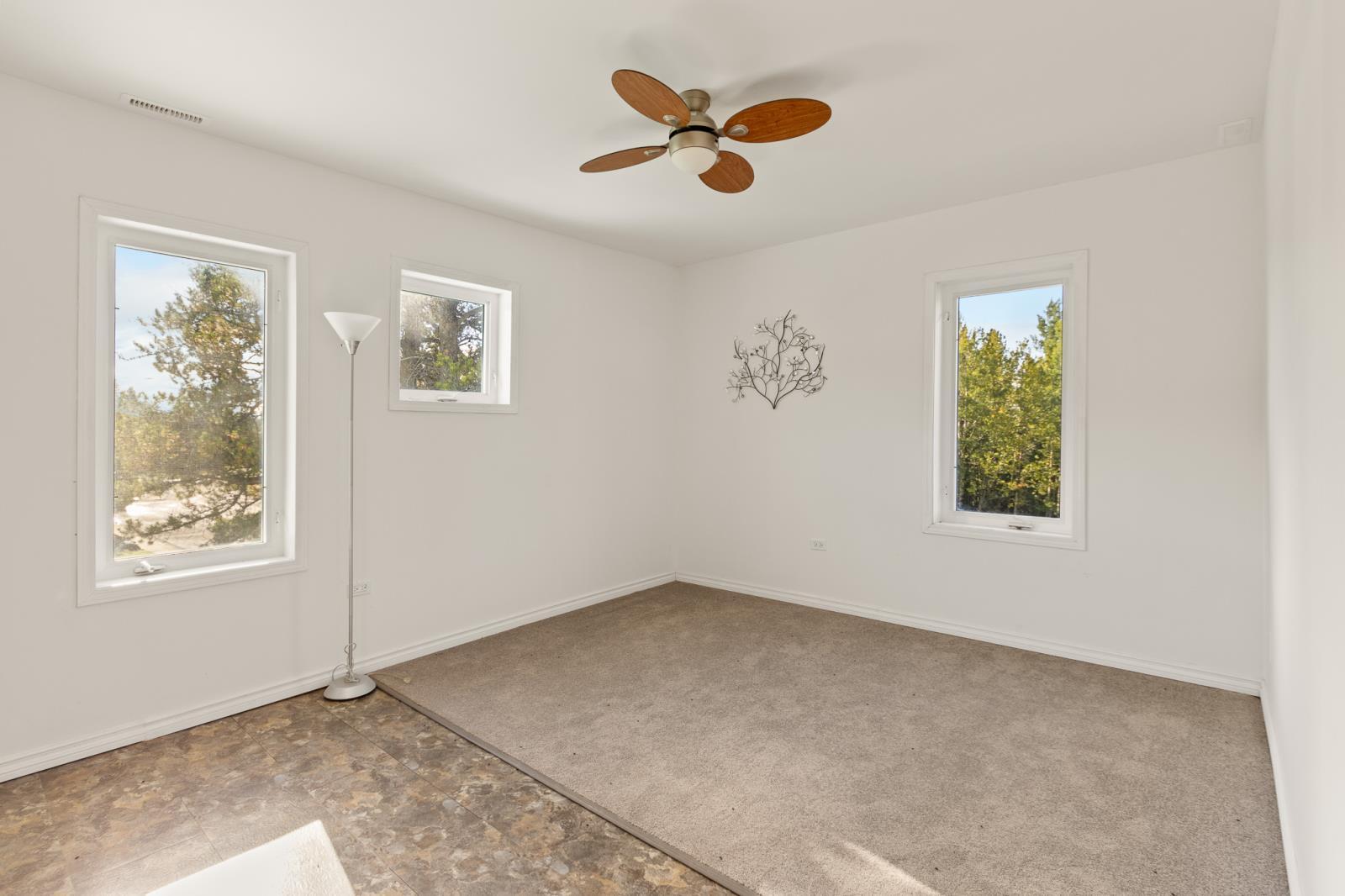 102 2 Avenue, Winfield, AB