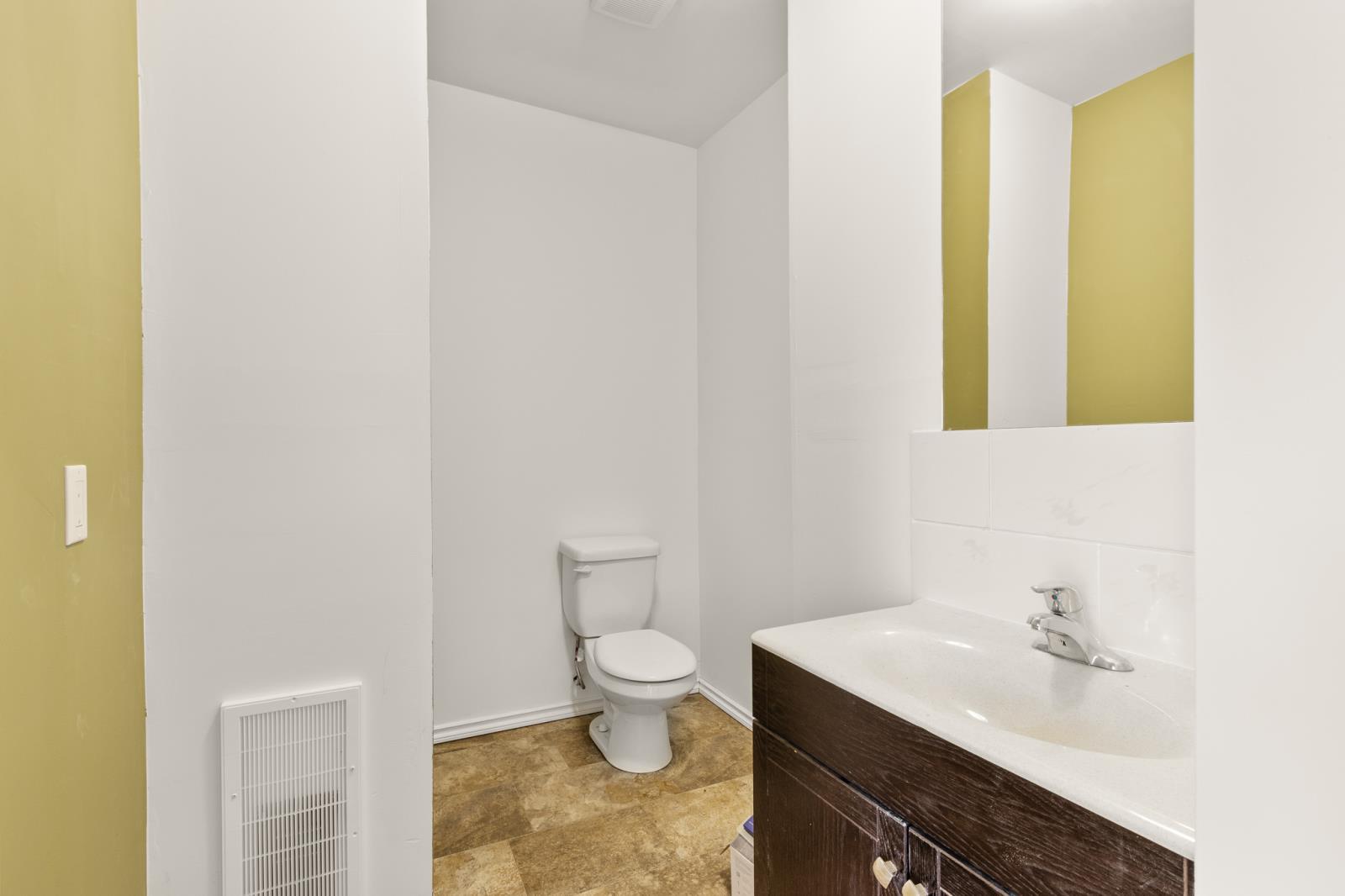 102 2 Avenue, Winfield, AB