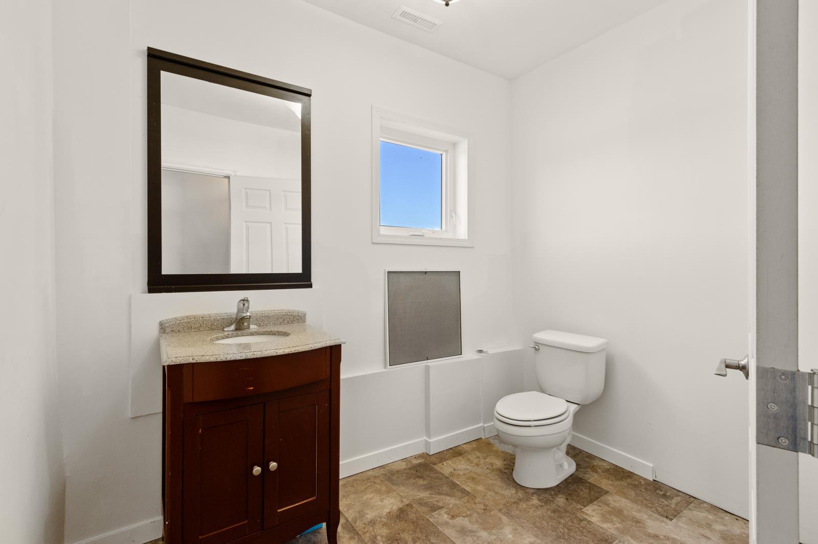 102 2 Avenue, Winfield, AB