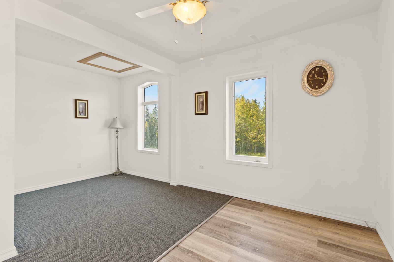 102 2 Avenue, Winfield, AB