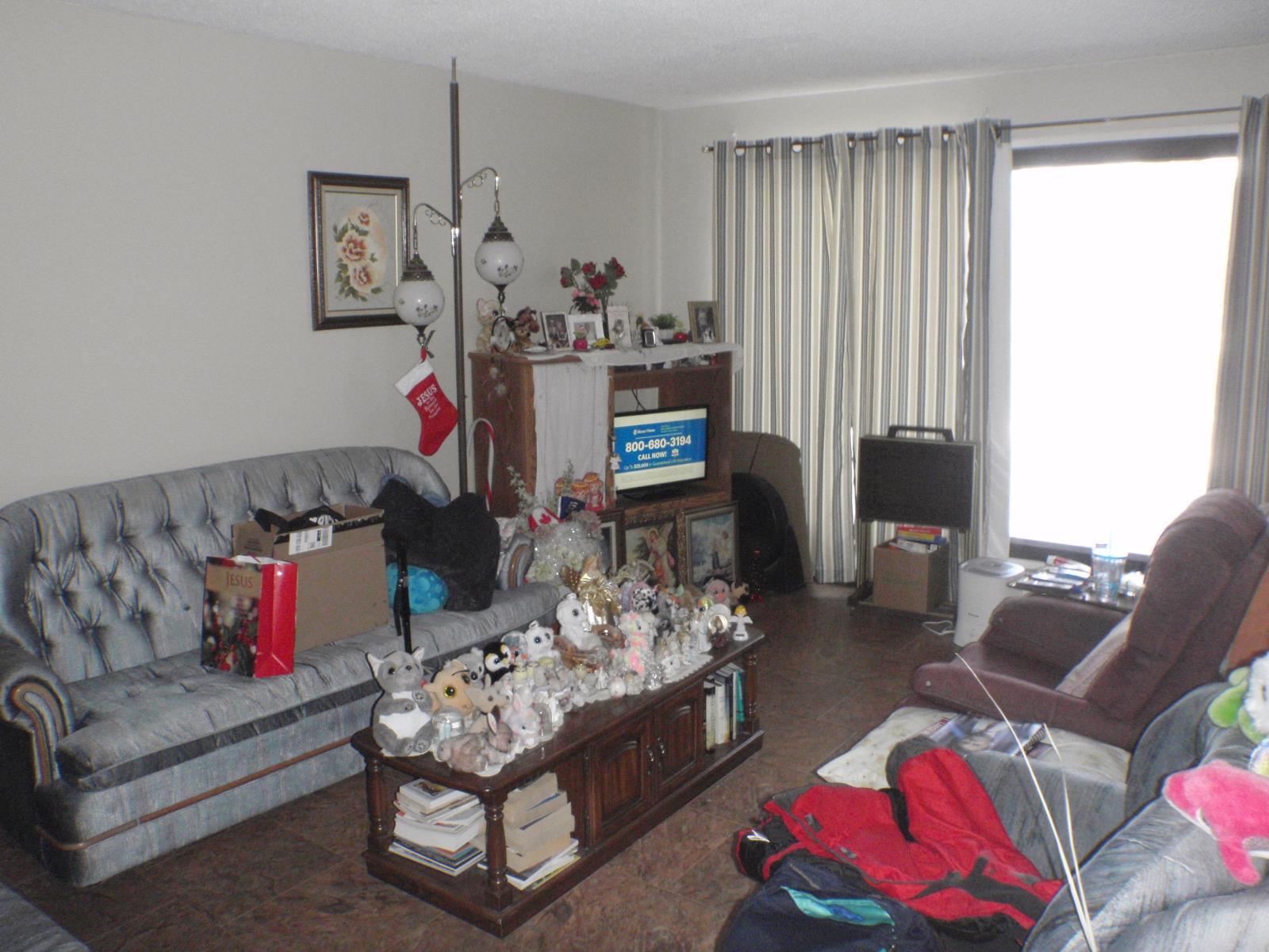 5135 52 Avenue, Barrhead, AB - Indoor Photo Showing Living Room