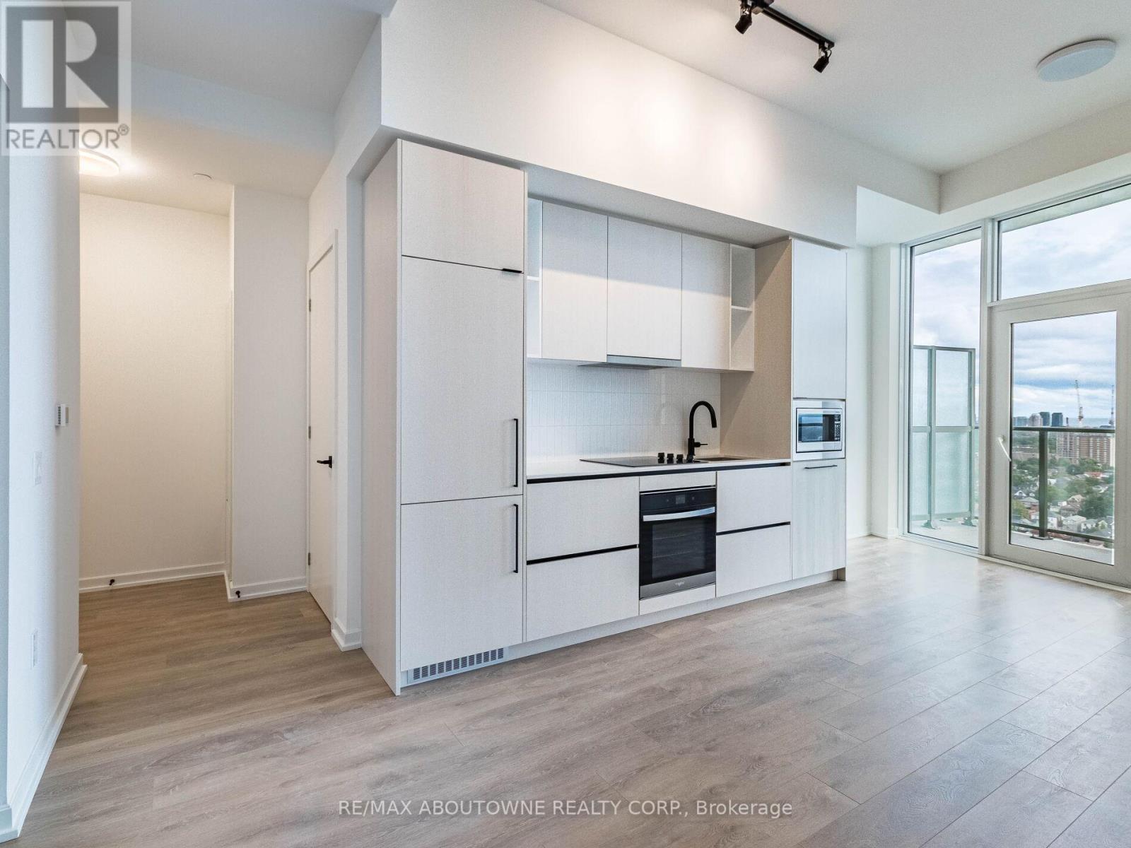 1912 - 10 Graphophone Grove, Toronto, ON - Indoor Photo Showing Other Room