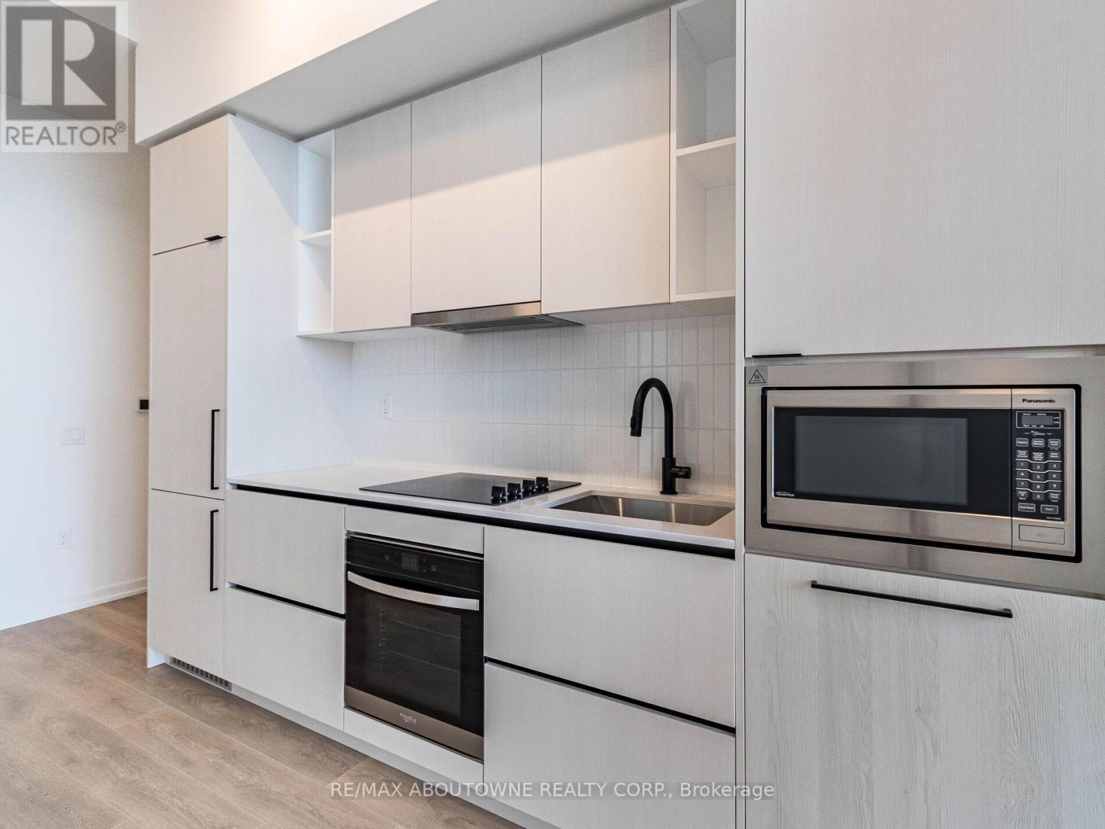 1912 - 10 Graphophone Grove, Toronto, ON - Indoor Photo Showing Kitchen