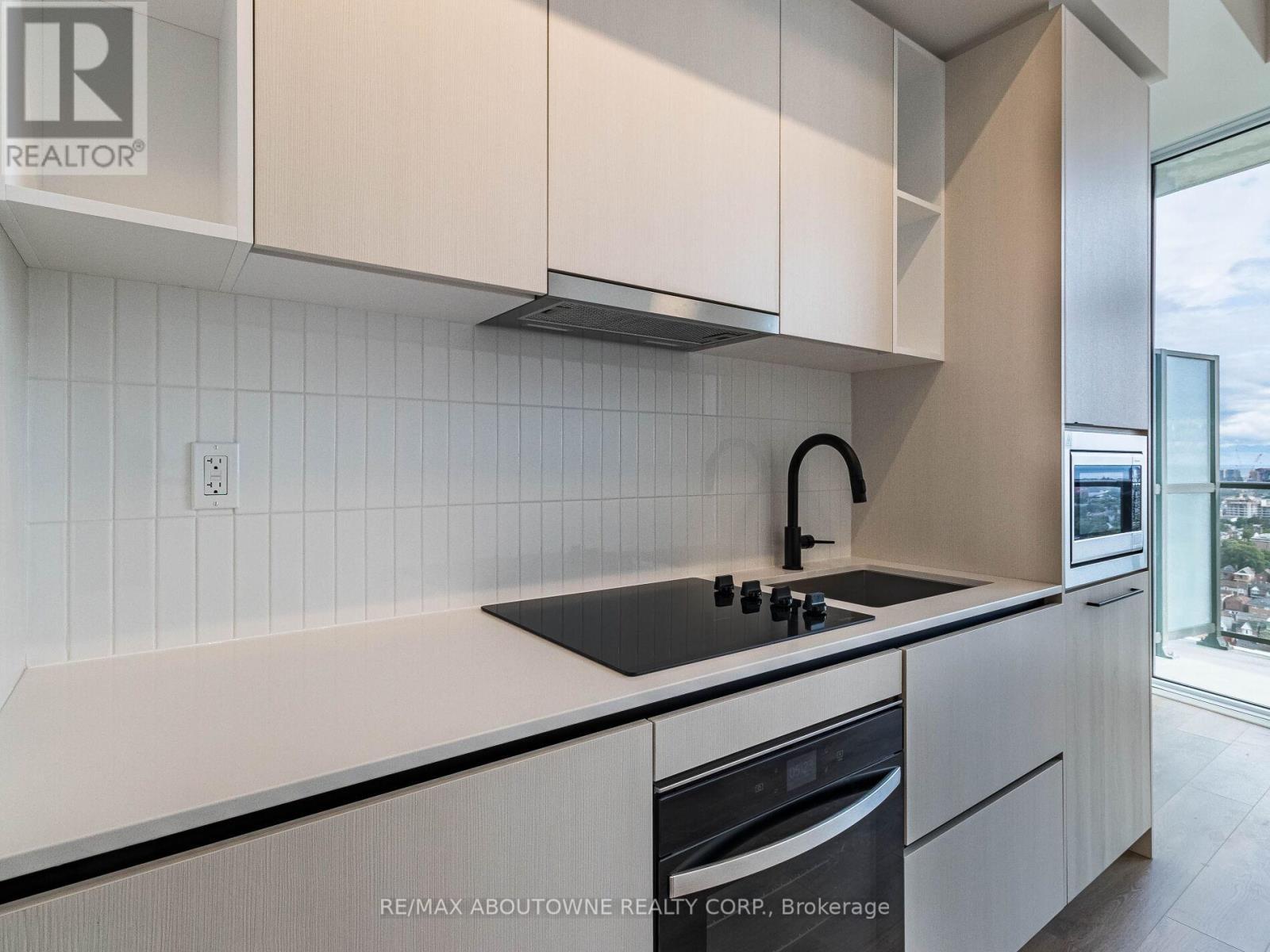 1912 - 10 Graphophone Grove, Toronto, ON - Indoor Photo Showing Kitchen