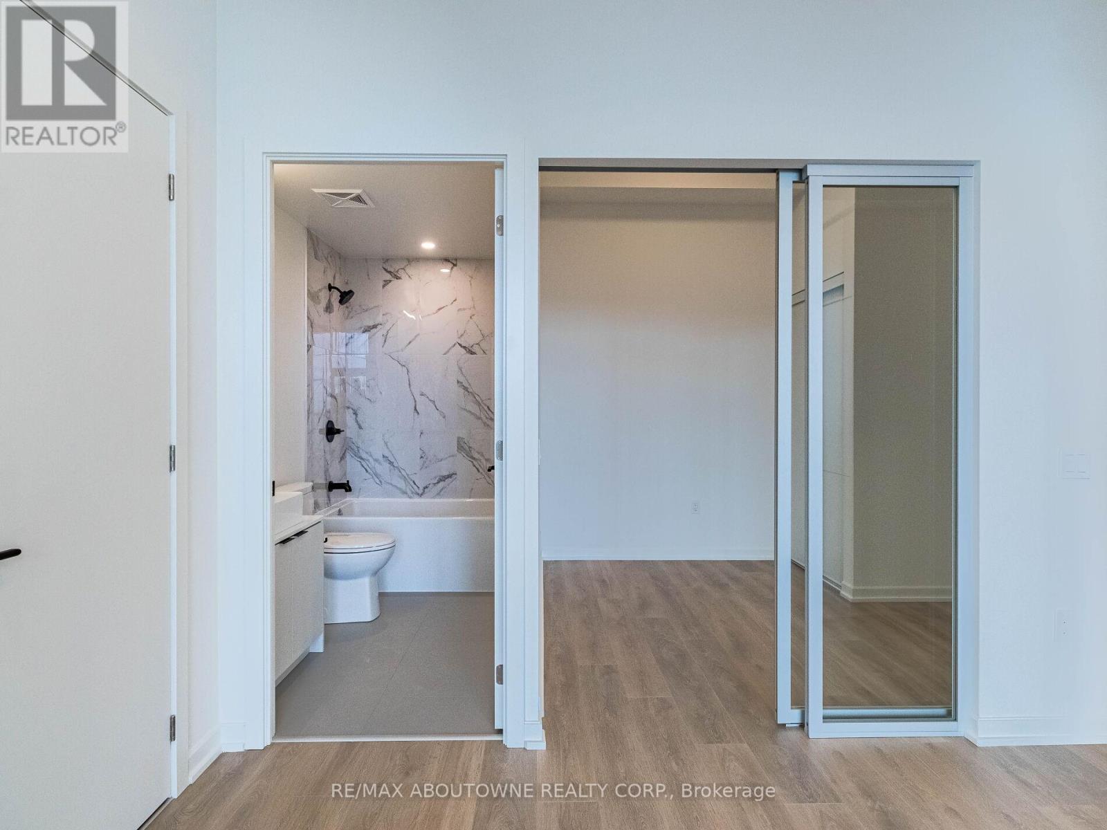 1912 - 10 Graphophone Grove, Toronto, ON - Indoor Photo Showing Bathroom