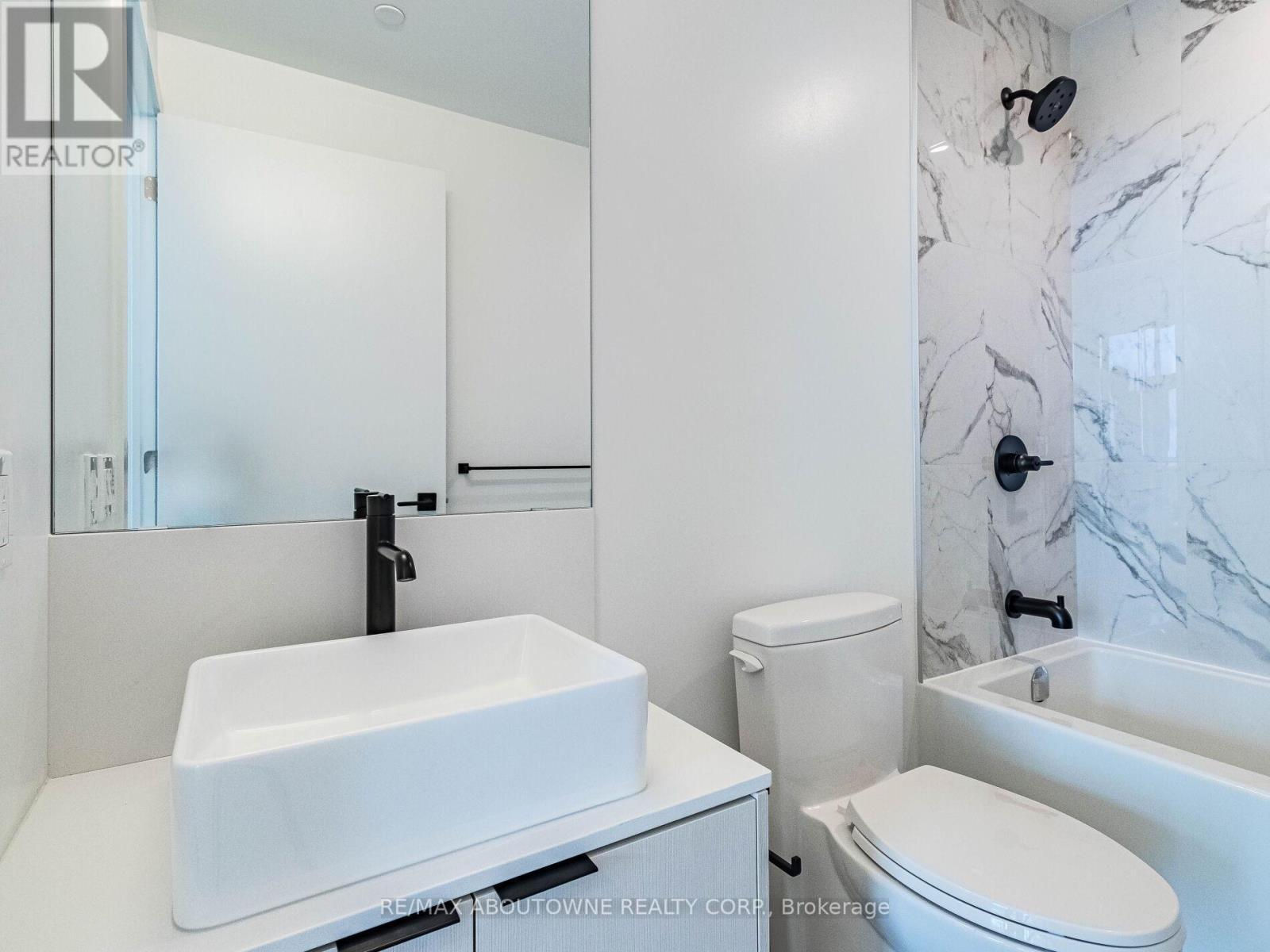 1912 - 10 Graphophone Grove, Toronto, ON - Indoor Photo Showing Bathroom