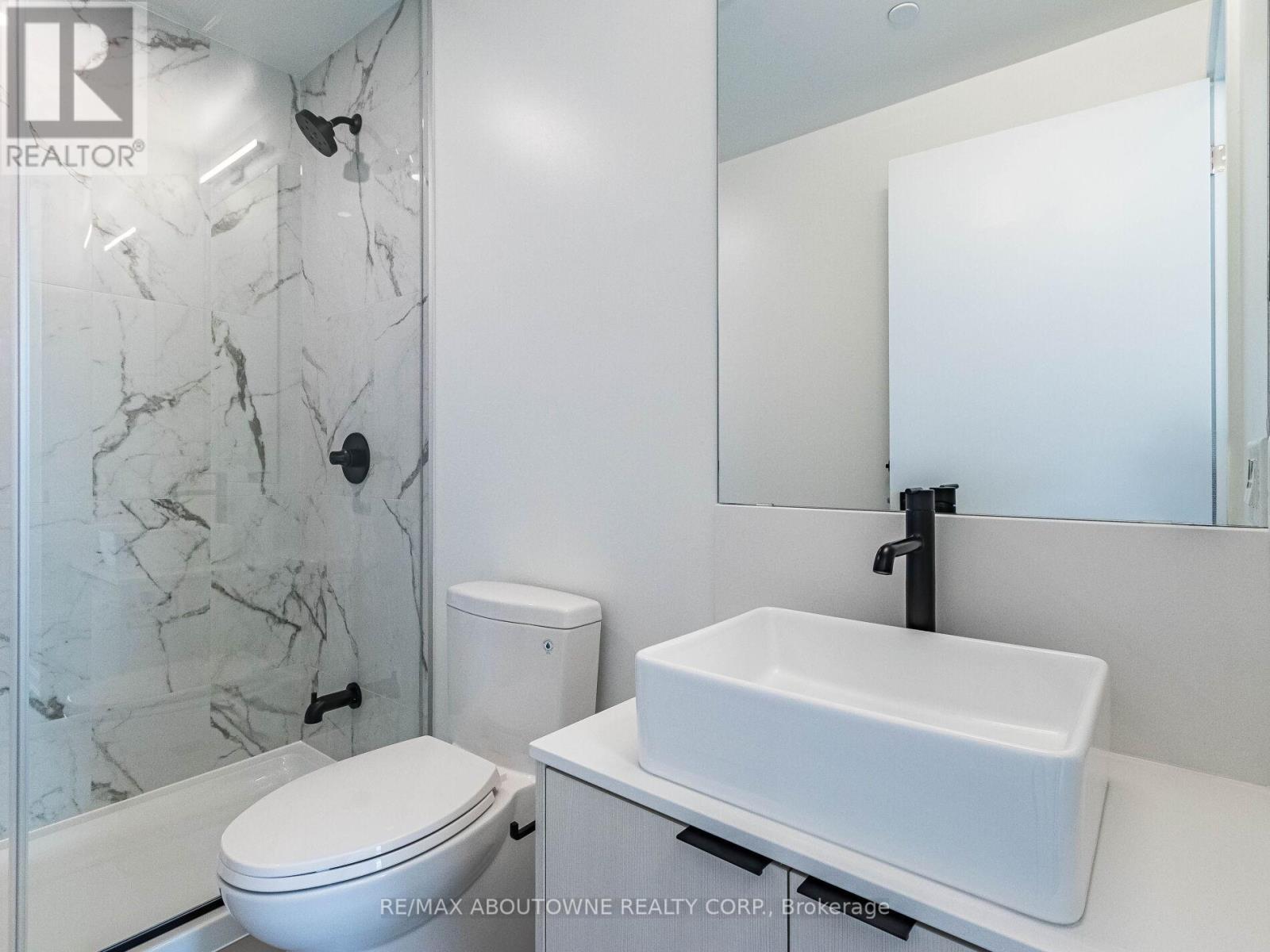 1912 - 10 Graphophone Grove, Toronto, ON - Indoor Photo Showing Bathroom