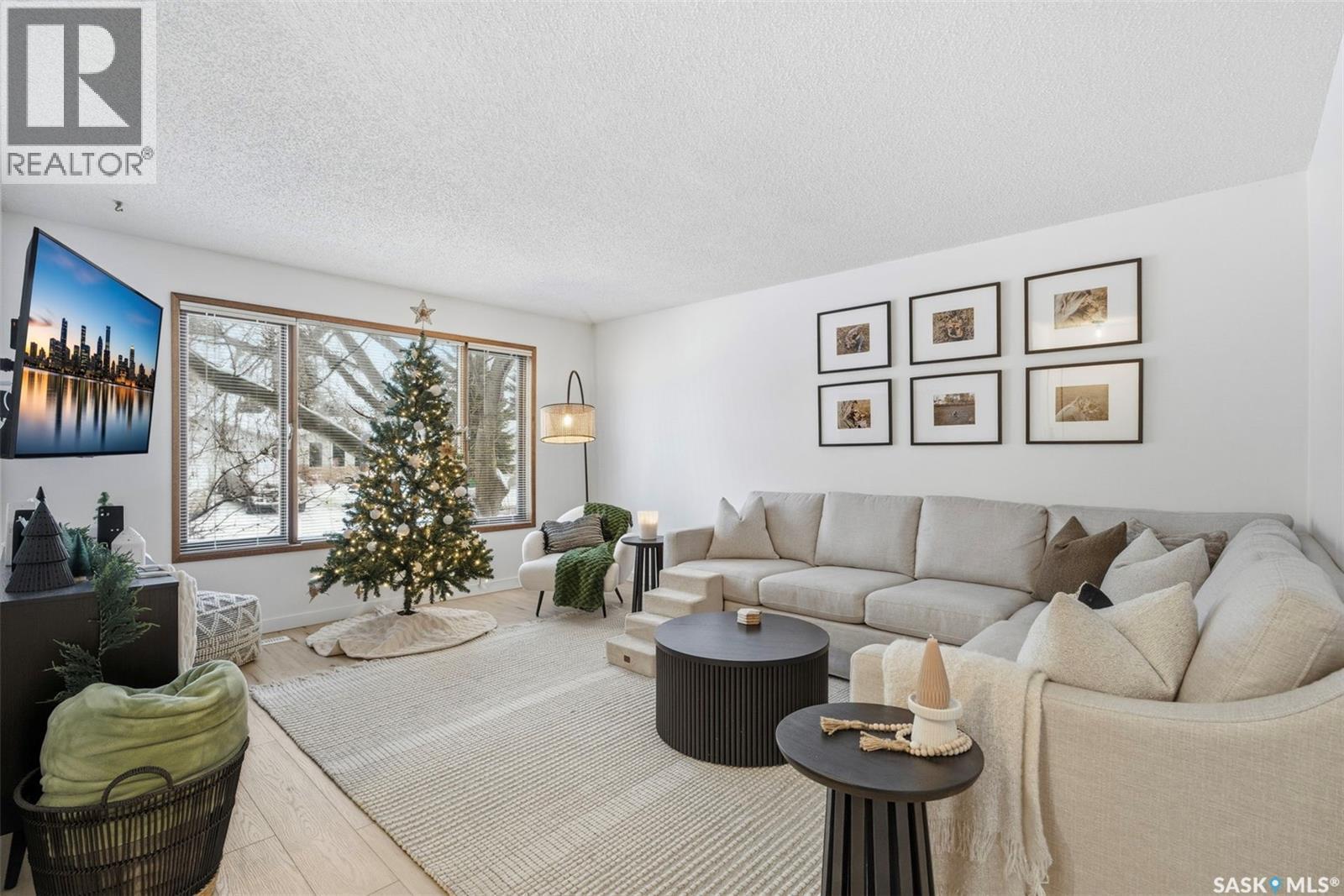 439 Manning Lane, Saskatoon, SK - Indoor Photo Showing Living Room