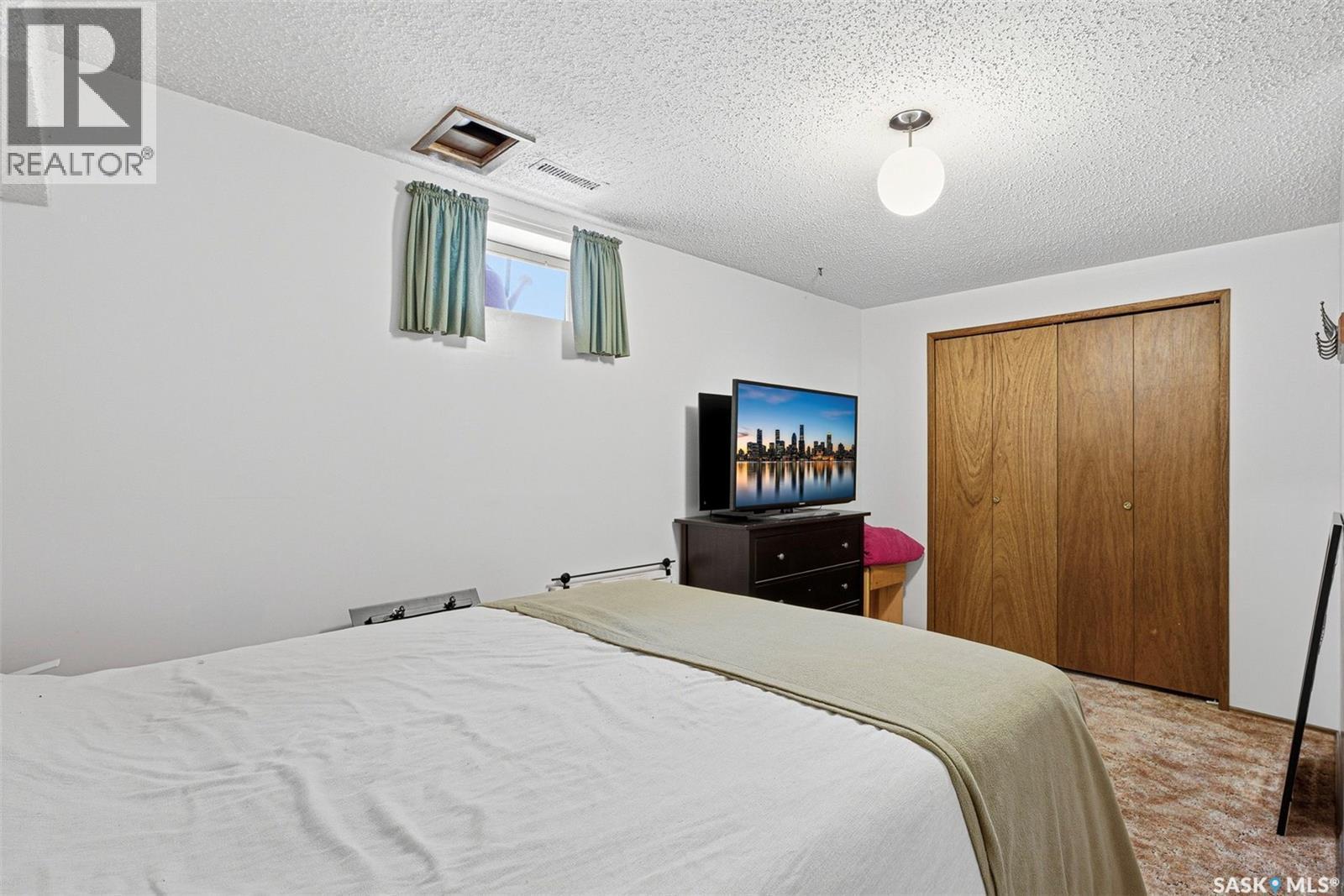 439 Manning Lane, Saskatoon, SK - Indoor Photo Showing Bedroom
