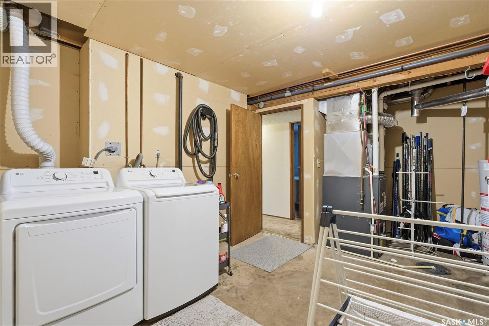 439 Manning Lane, Saskatoon, SK - Indoor Photo Showing Laundry Room