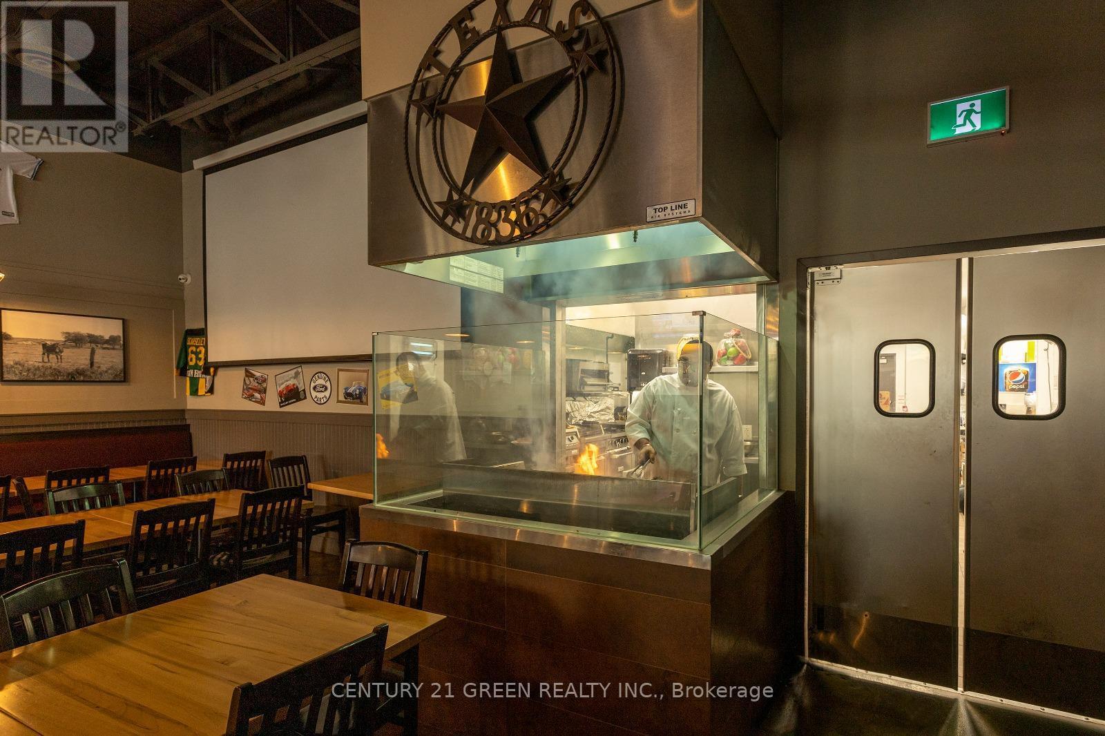 13 - 1077 North Service Road, Mississauga, ON