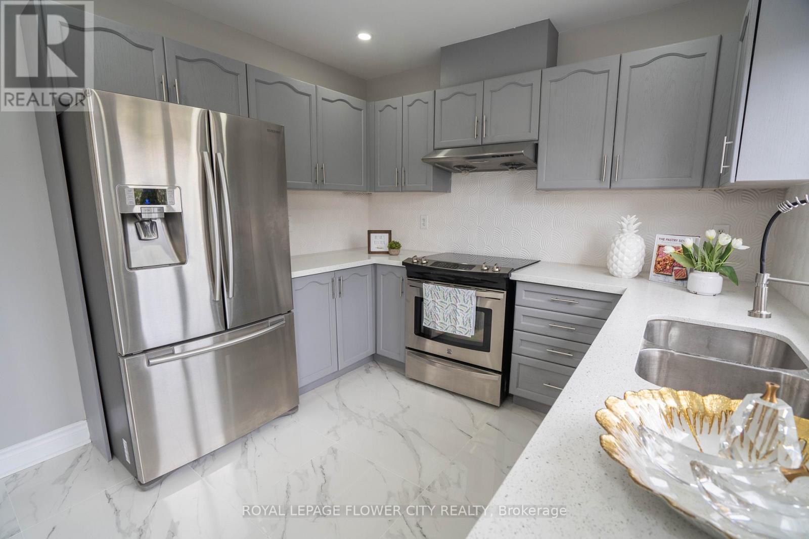 40 Dewridge Court, Brampton, ON - Indoor Photo Showing Dining Room