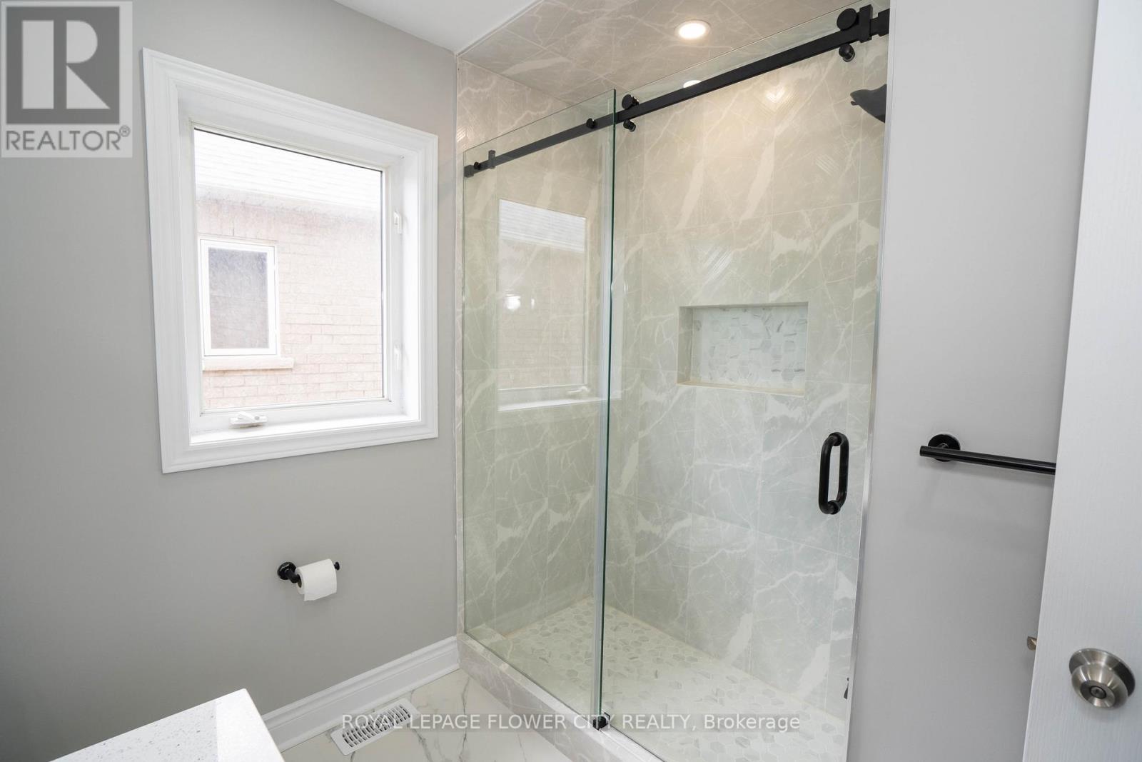 40 Dewridge Court, Brampton, ON - Indoor Photo Showing Bathroom