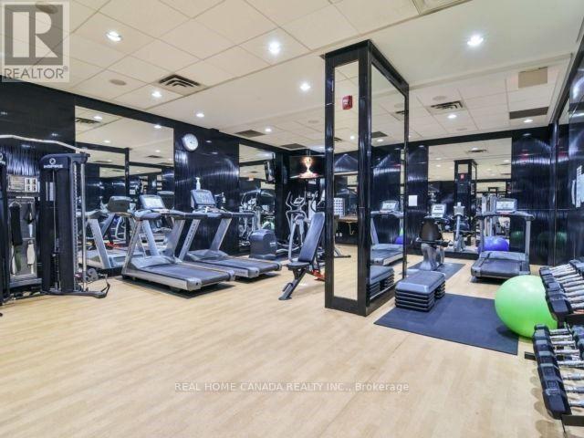 2611 - 310 Burnhamthorpe Road W, Mississauga, ON - Indoor Photo Showing Gym Room