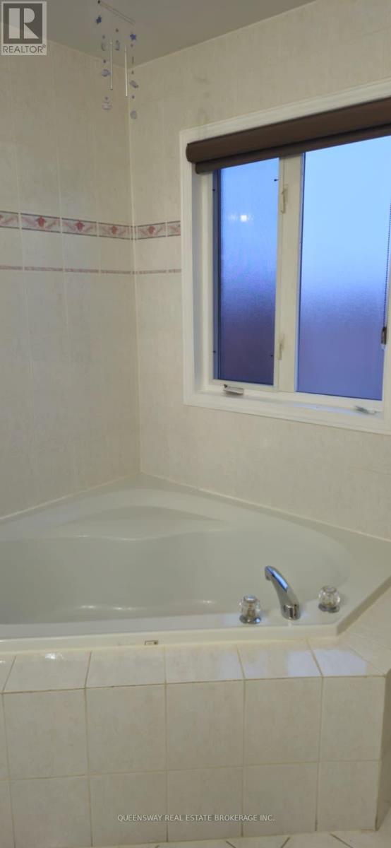 21 Flatlands Way, Brampton, ON - Indoor Photo Showing Bathroom