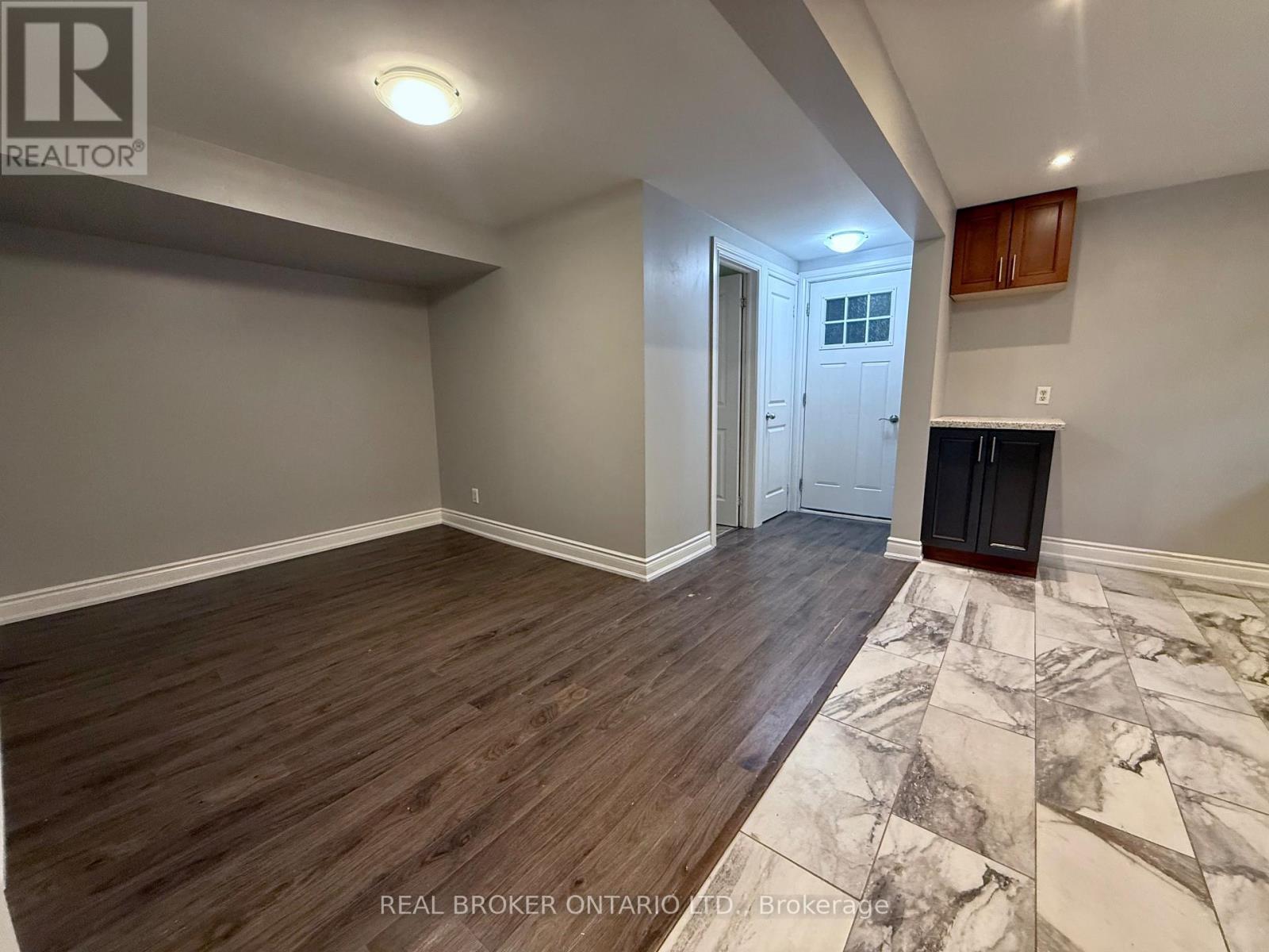 Lower 2 - 926 Flagship Drive, Mississauga, ON - Indoor Photo Showing Other Room