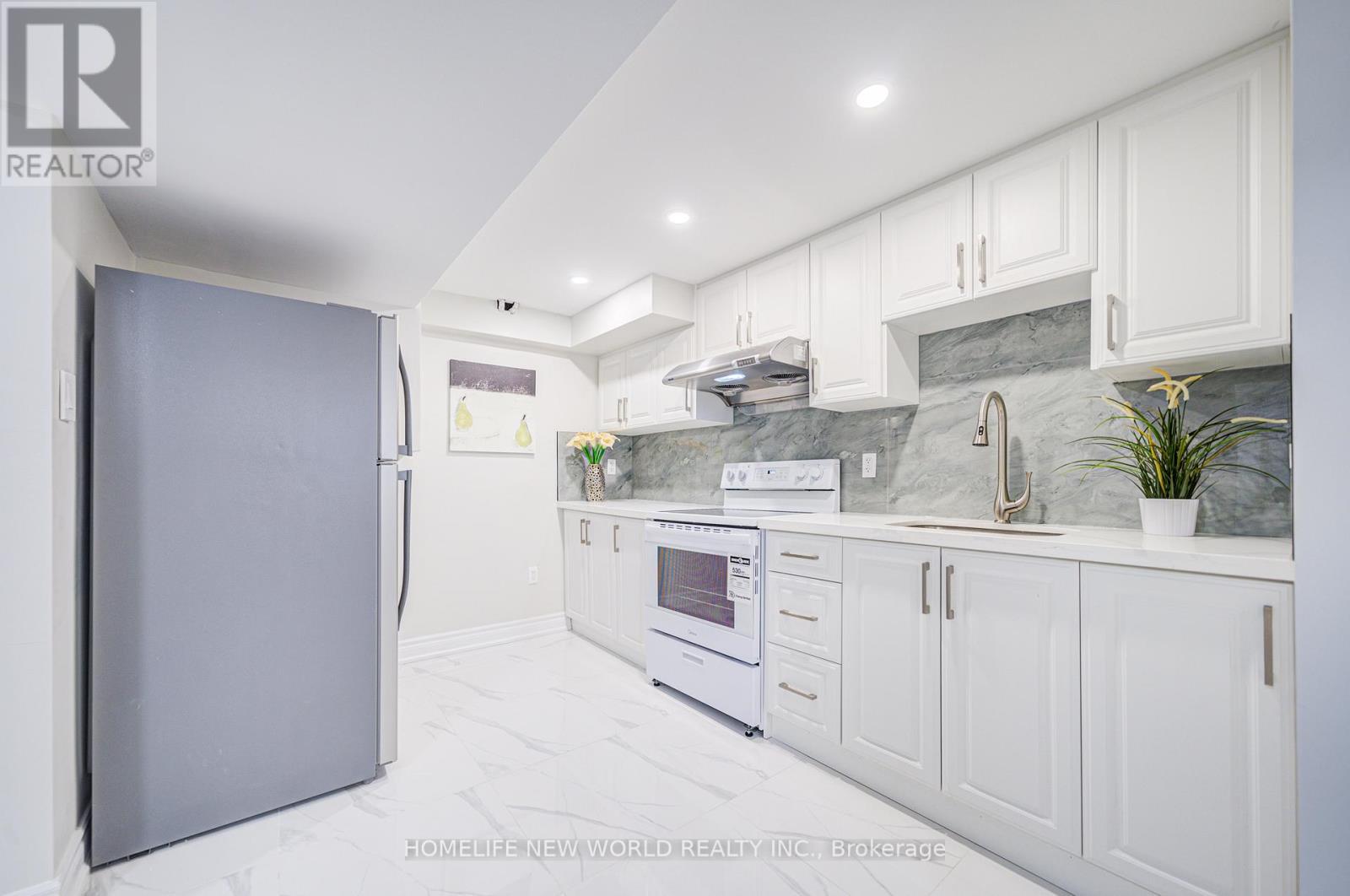 29 Puma Drive, Toronto, ON - Indoor Photo Showing Kitchen