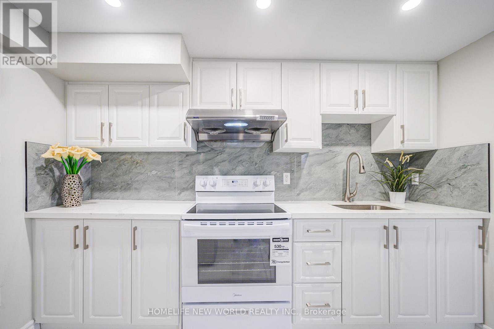 29 Puma Drive, Toronto, ON - Indoor Photo Showing Kitchen