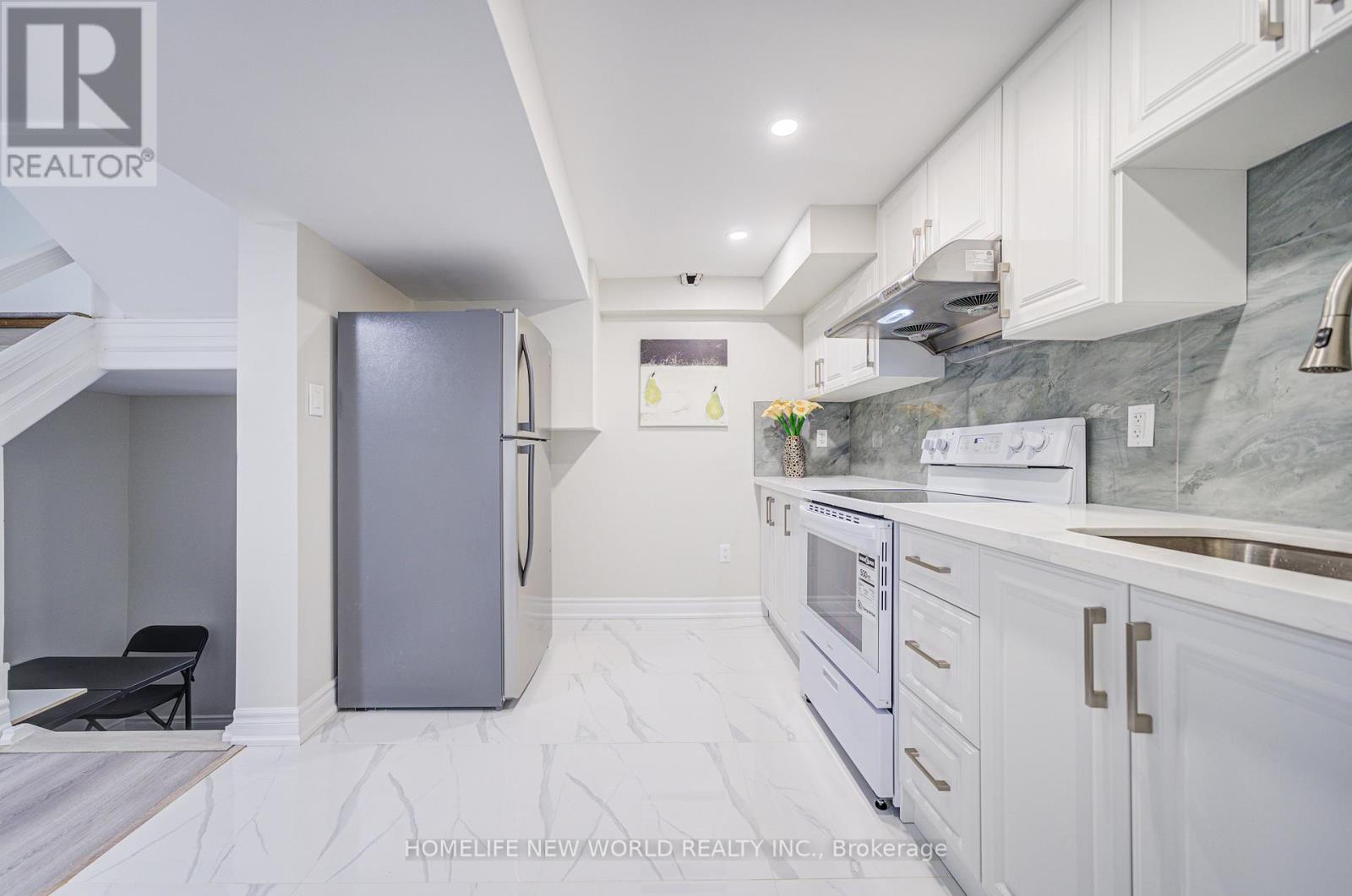 29 Puma Drive, Toronto, ON - Indoor Photo Showing Kitchen